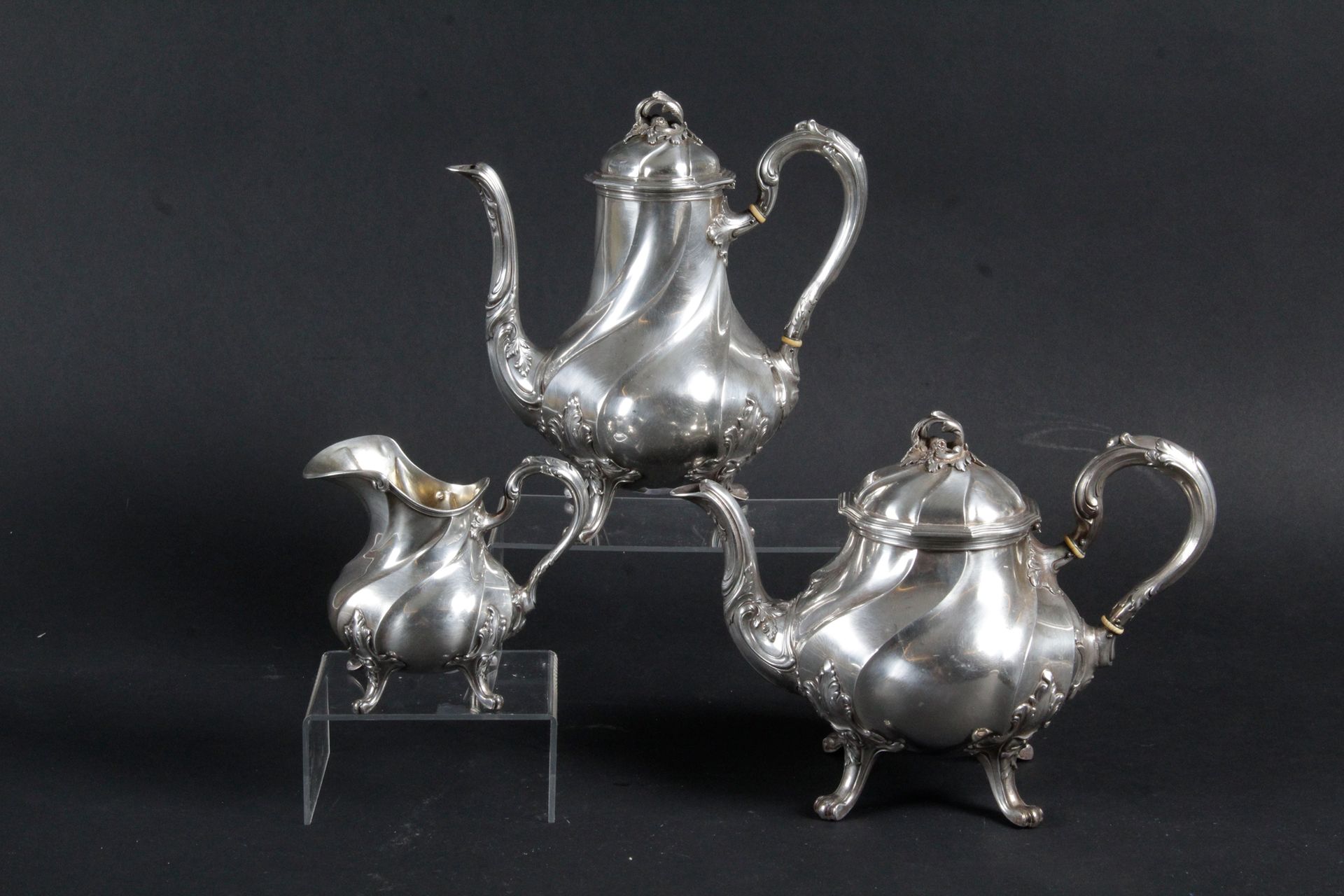 Null SERVICE OF TEA COFFEE three pieces, in silver, to 950 thousandths. A teapot&hellip;