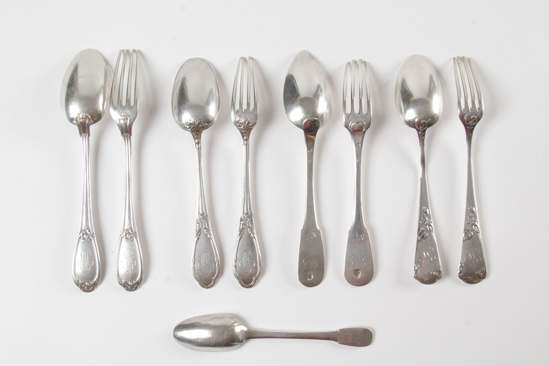 Null LOT OF SILVER COOKWARE, 9 pieces : - A child's cutlery, with rocaille decor&hellip;