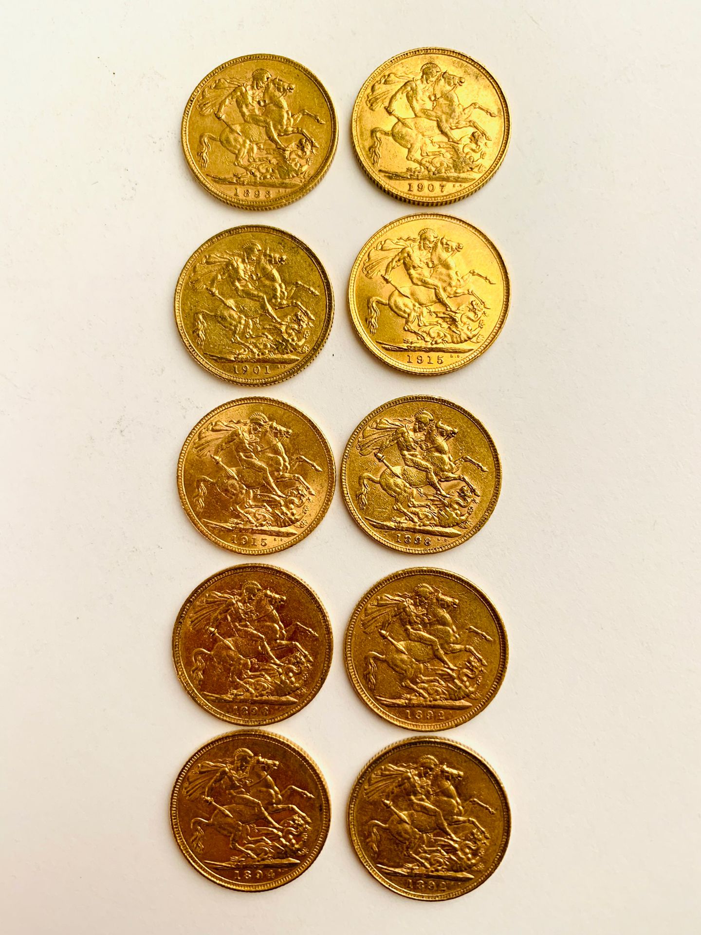Null 10块英国主权金片。1874,1880,1995, 1889, 1899, 1901, 1909.重量：79.80克