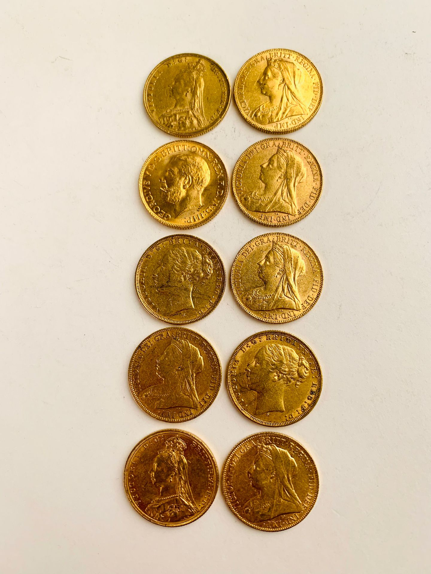 Null 10 PEZZI d'oro sovrano britannico. 1876, 1882, 1892, 1893, 1899, 1900, 1901&hellip;
