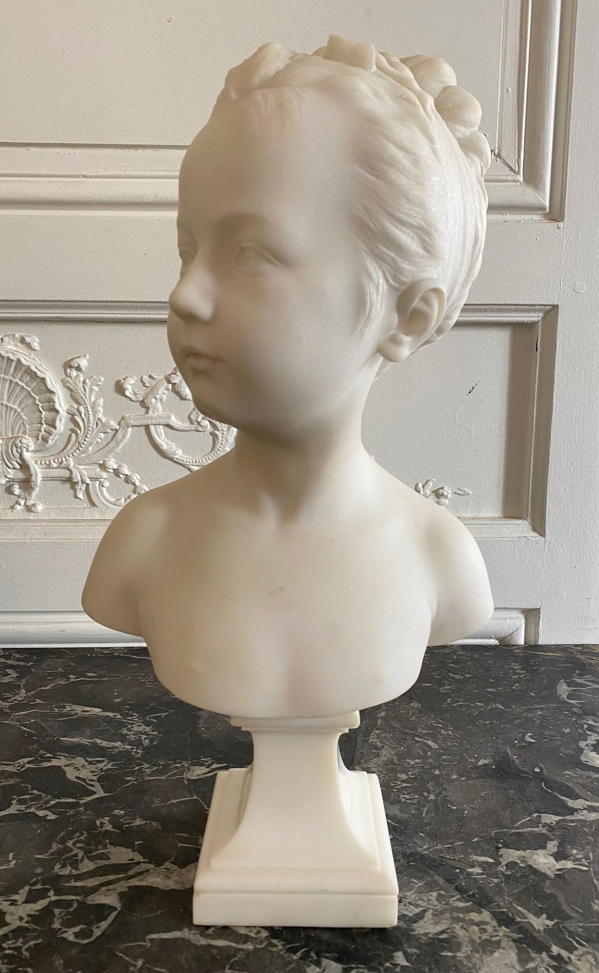 Null HOUDON (after) Bust of a young girl Carrara marble signed on the back Total&hellip;