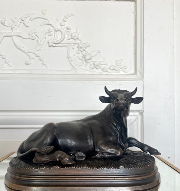 Null Jules MOIGNIEZ (1835-1894) 卧牛 棕色铜锈的青铜，平台上有签名 H: 11 x 20 cm