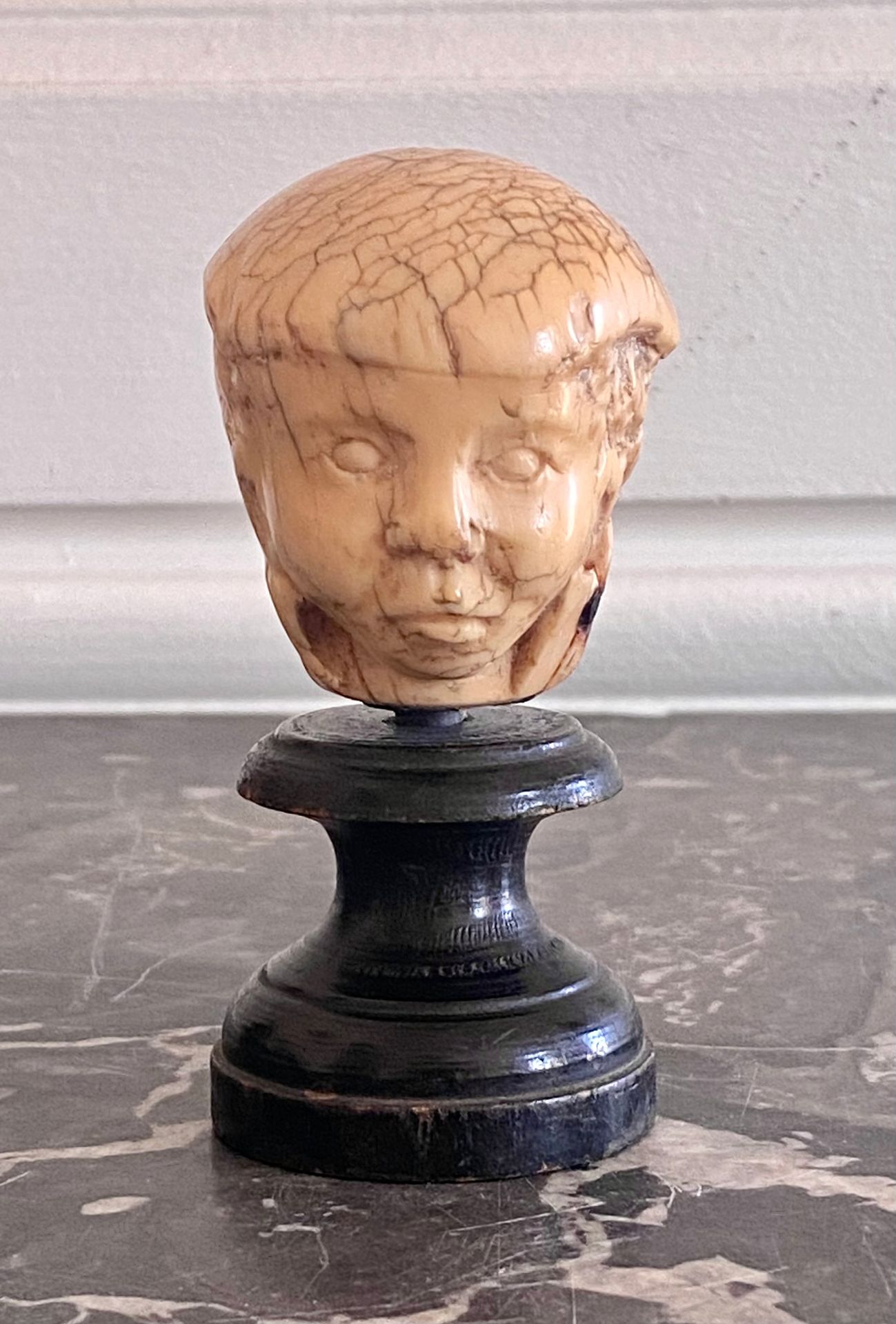 Null IVORY POMMAL carved in the shape of a man's head. Mounted on a turned woode&hellip;