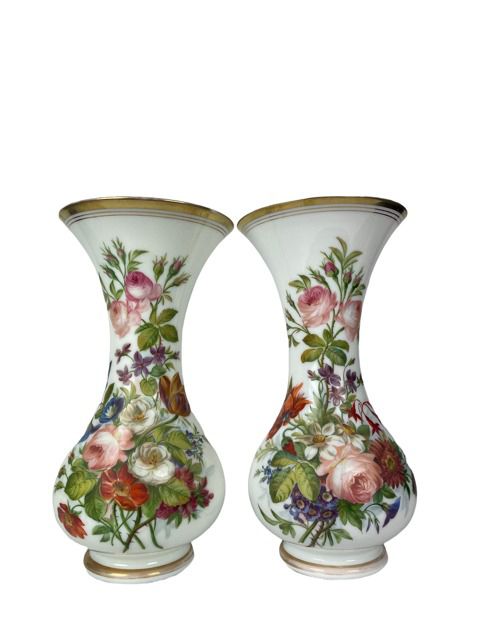 Null LARGE PAIR OF WHITE OPALINE VASES with large flared necks, gilt edging, dec&hellip;