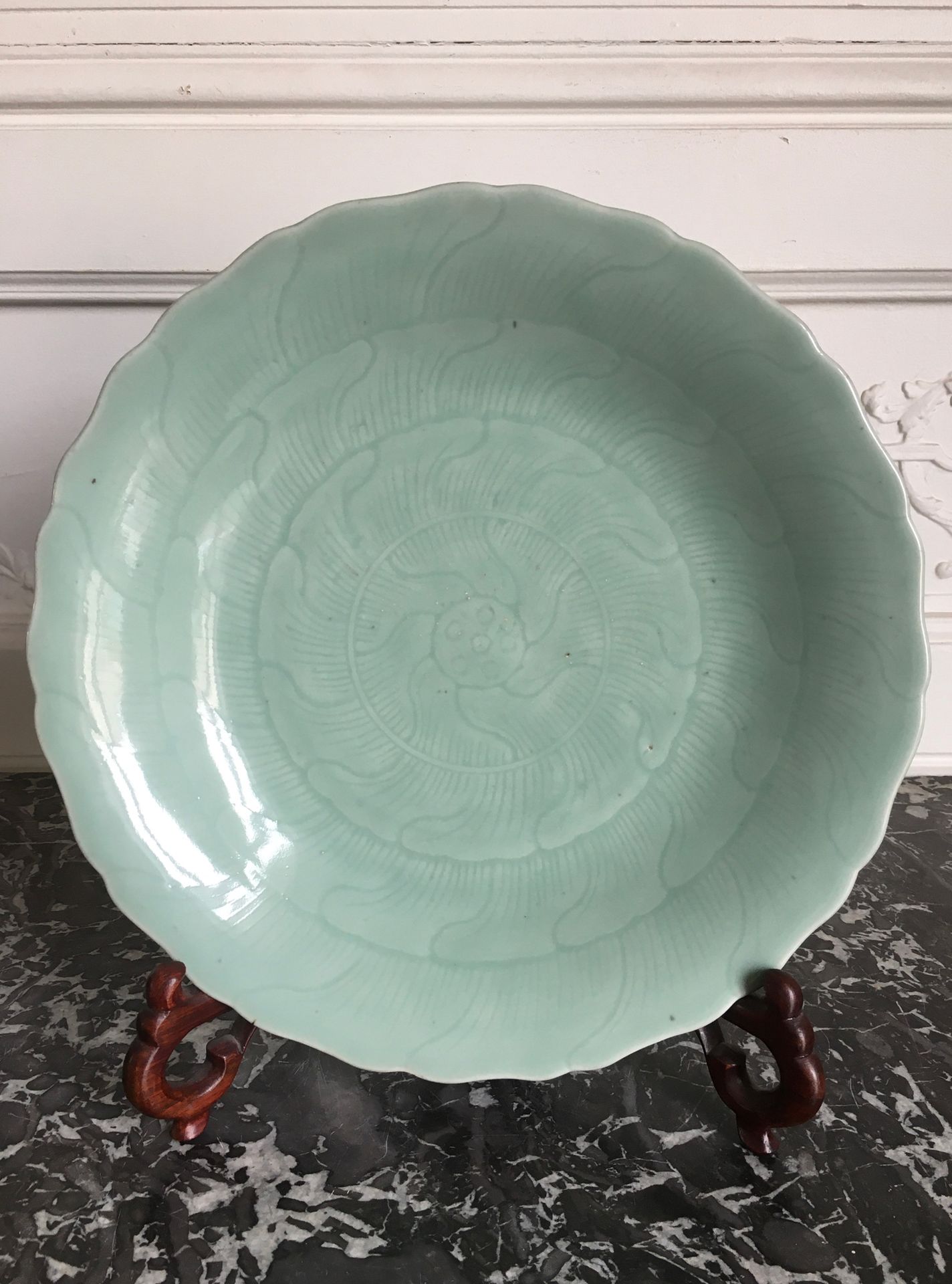 Null CHINA Round dish with contoured edge in celadon green porcelain with incise&hellip;