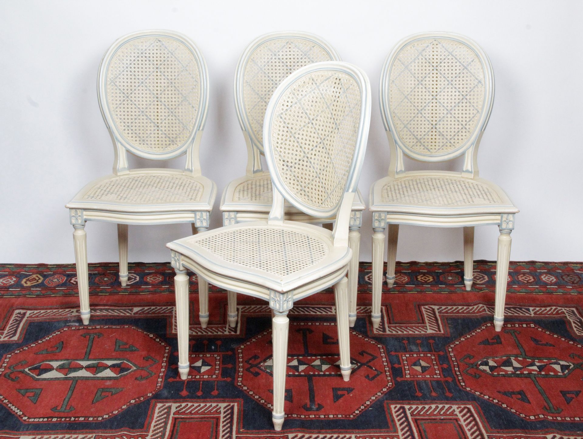 Null SET OF FOUR dining room chairs with medallion backs in cream and blue relac&hellip;