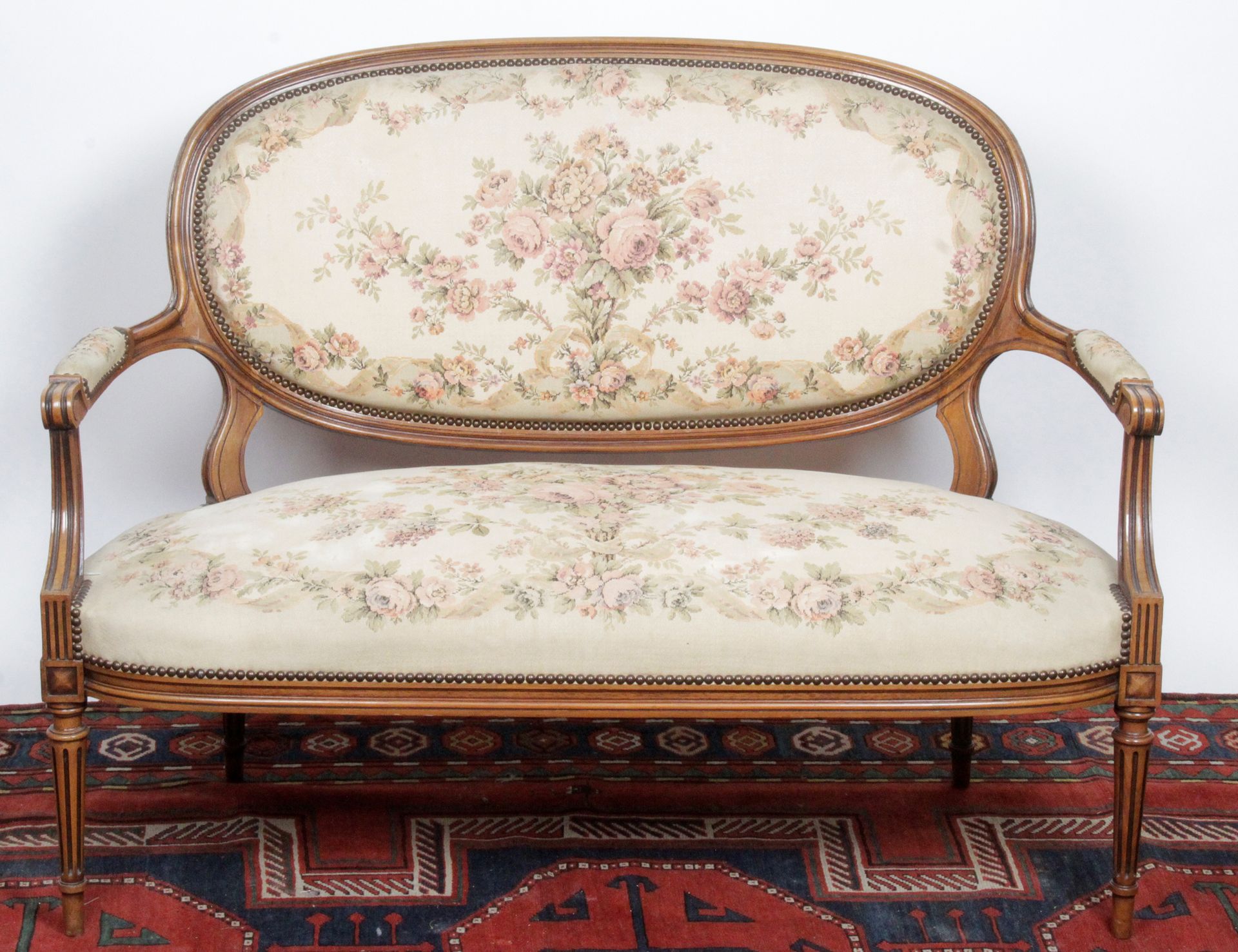 Null MOBILIER de salon de style Louis XVI à dossier médaillon en bois naturel mo&hellip;