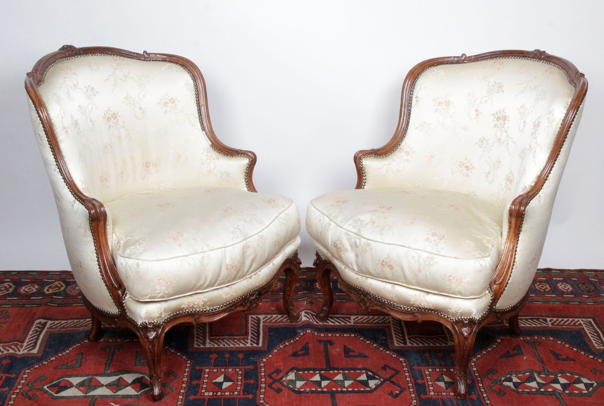 Null Pair of cabriolet beechwood armchairs molded and carved with flowers and st&hellip;