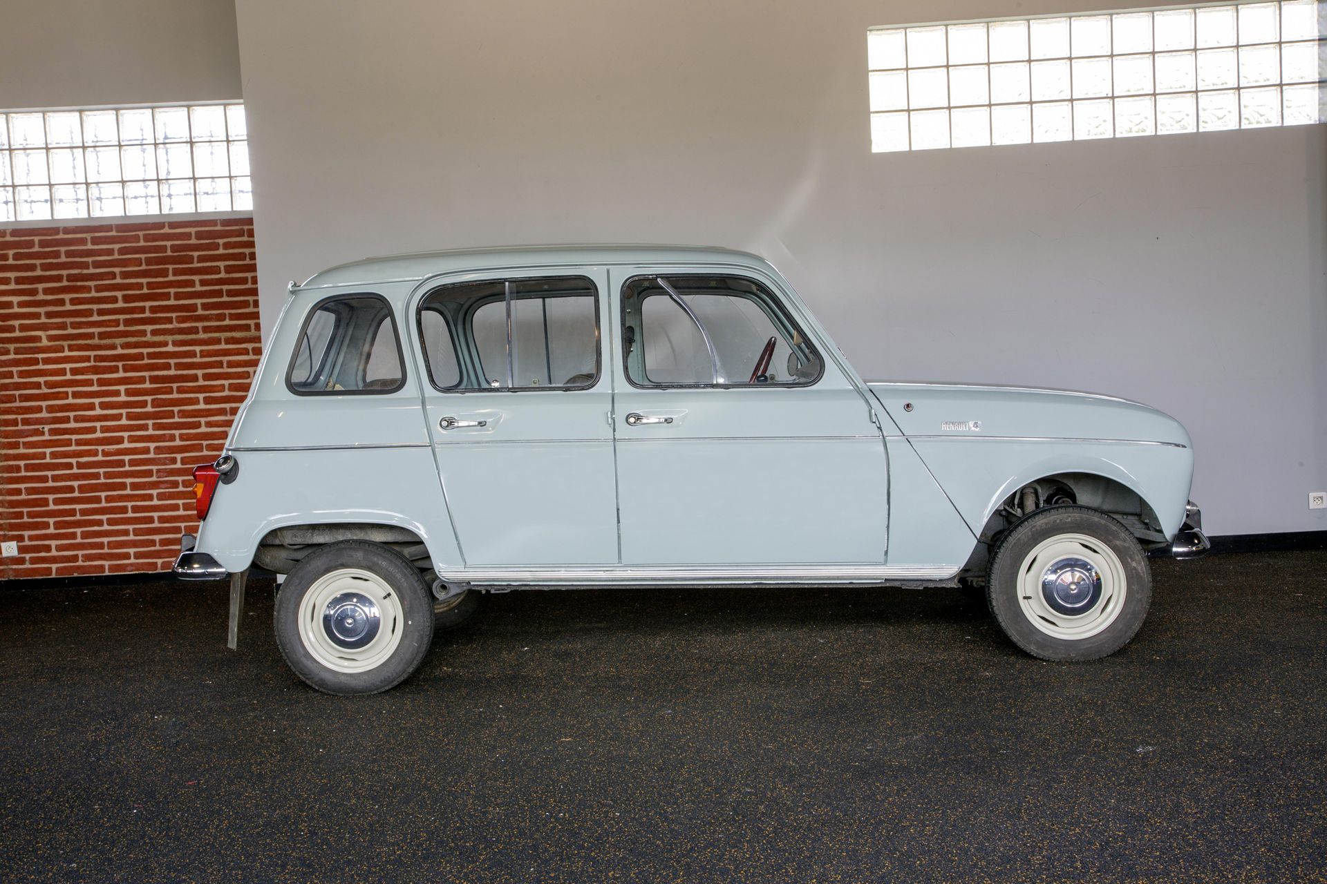 1968 RENAULT 4L 1968 RENAULT 4L


The French icon





More than 8 million Frenc&hellip;
