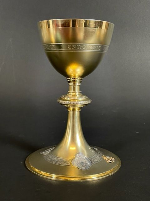 Null CALICE in chased vermeil Minèrve hallmark Weight: 560 g H: 20 cm