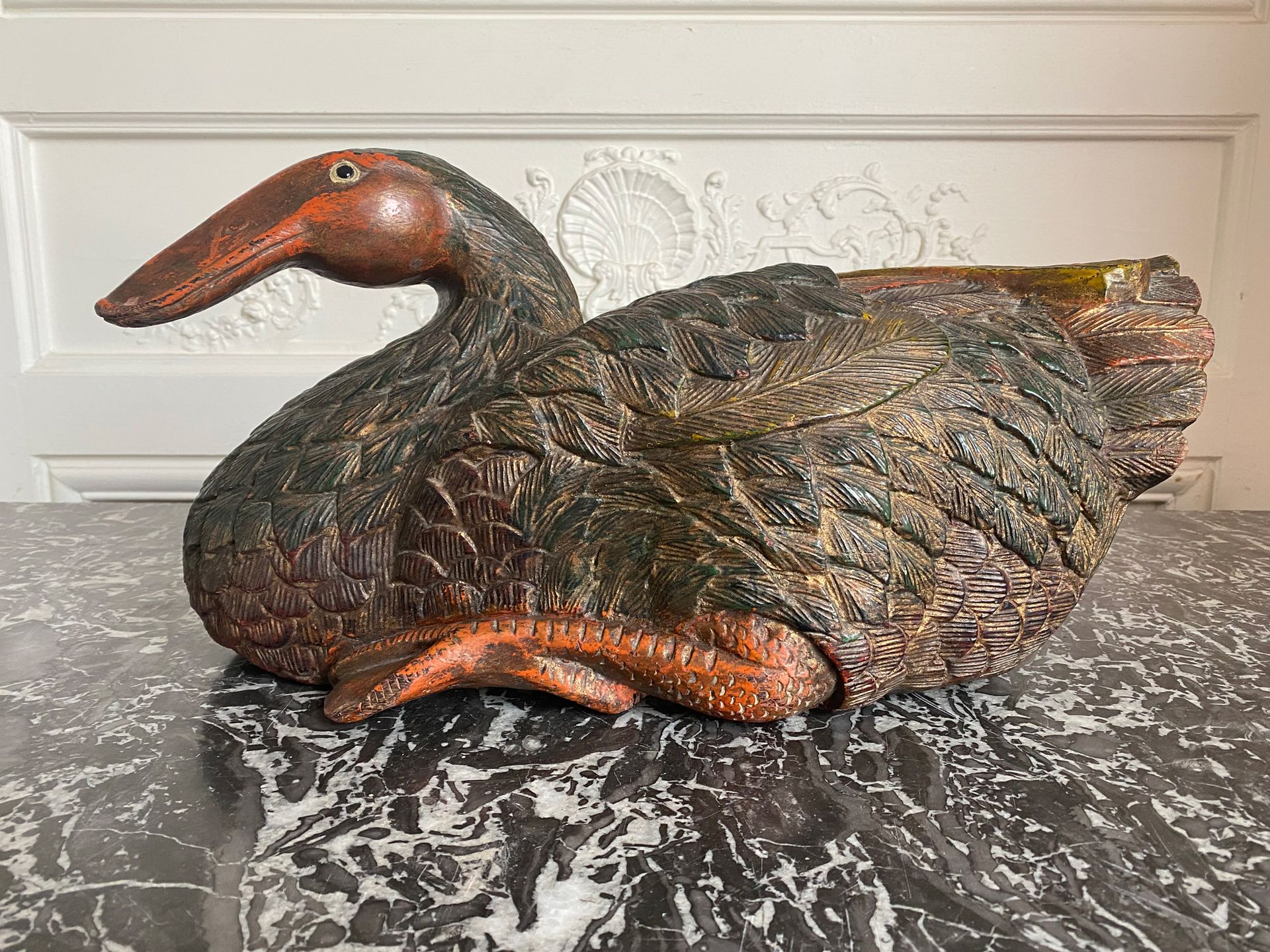 Null Important SCULPTURE in polychrome wood decorated with a duck. Foreign work &hellip;