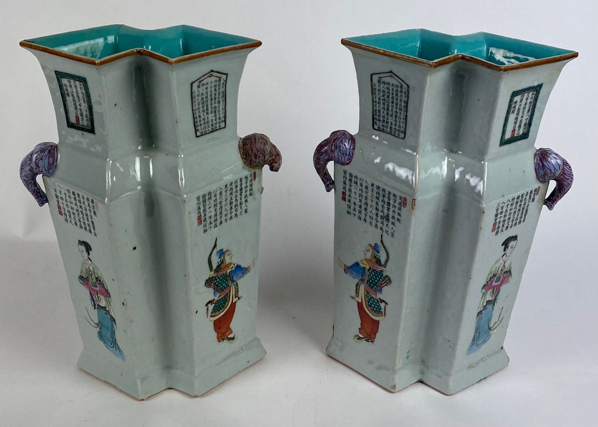 Null CHINA Ein Paar Vasen. H: 29 cm (Kratzer an den Kanten)