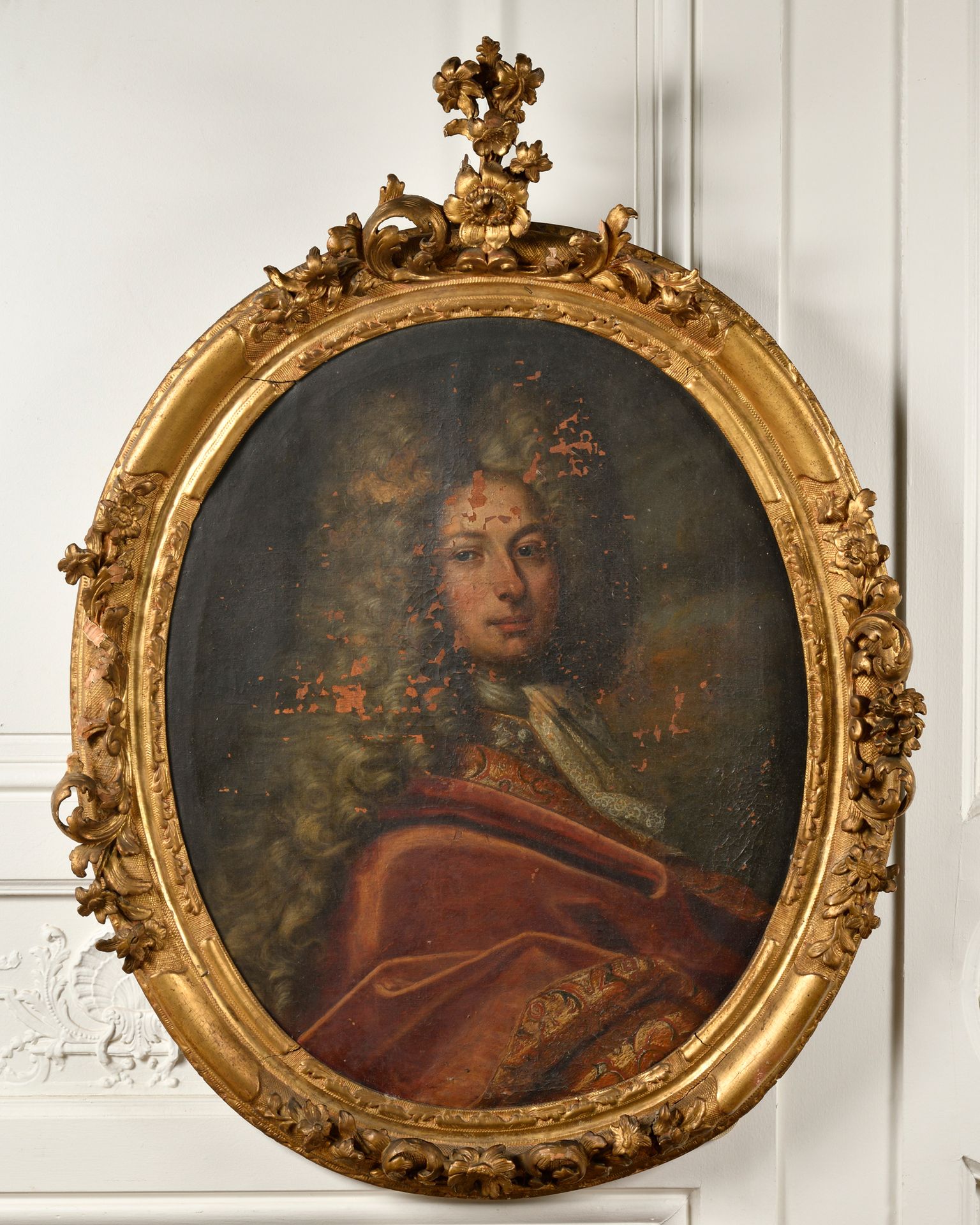 Null 一幅18世纪法国学校的男子四分之三半身像 椭圆形原画布上的油画。 古老的鎏金木框架。80 x 65厘米（意外）。