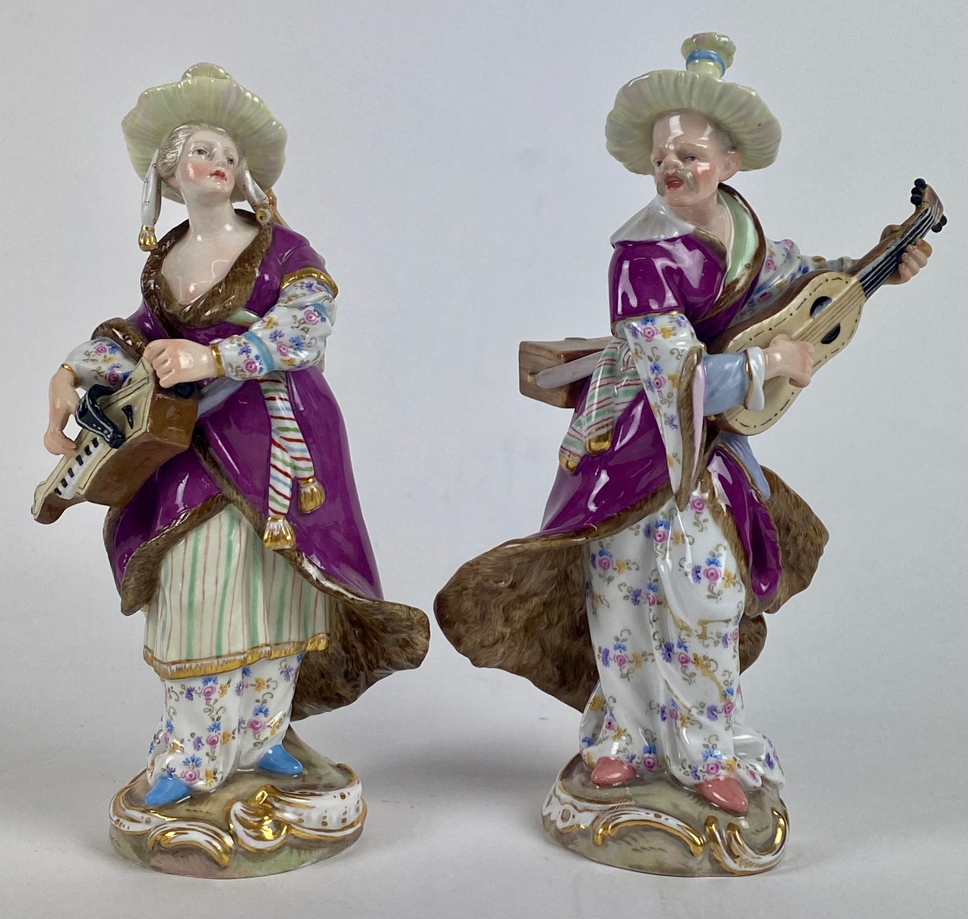 Null MEISSEN Coppia di musicisti in porcellana policroma. XIX secolo. H: 18 cm (&hellip;