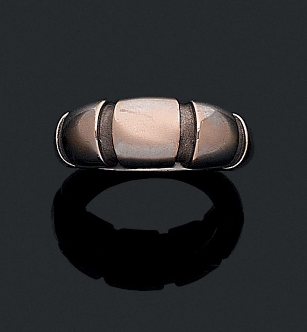 Null MAUBOUSSIN RING "Nadja" composed of a fluted ring. Mounted in 18K white gol&hellip;