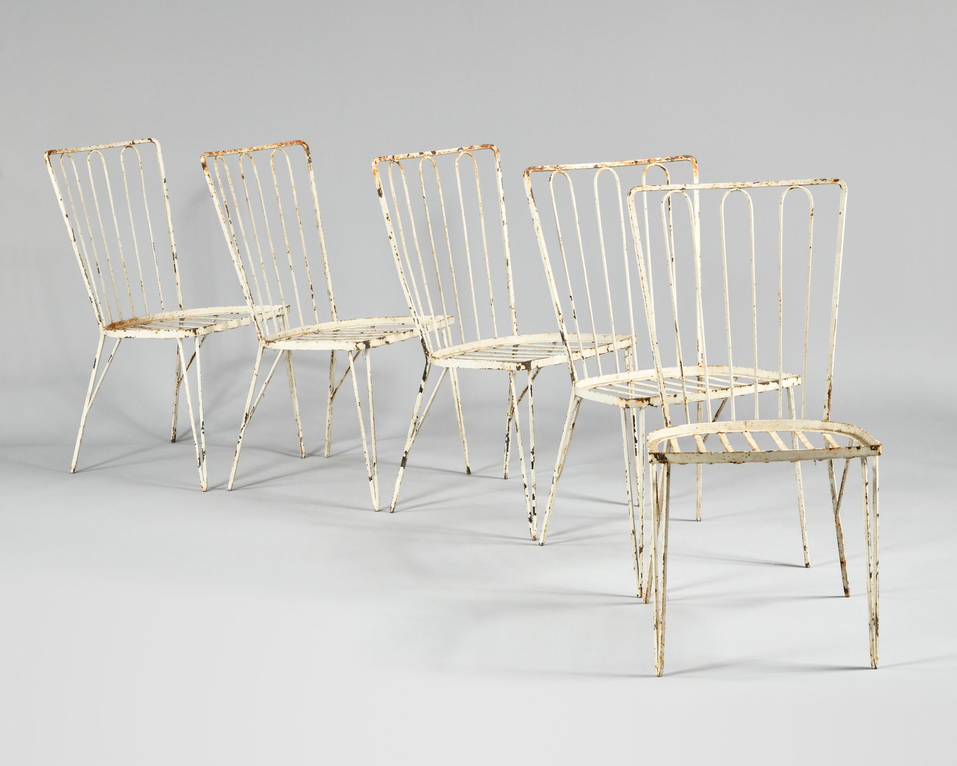 Null TRAVAIL DES ANNEES 1950 Suite de dix chaises et paire de fauteuils en fer f&hellip;