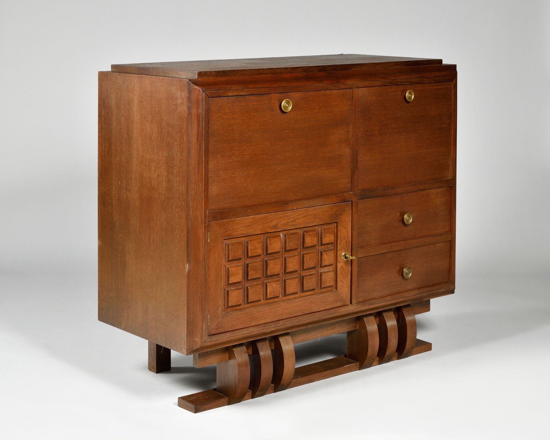 Null CHARLES DUDOUYT (1885-1946), ATTRIBUTED TO A Cabinet forming a bar and a mu&hellip;