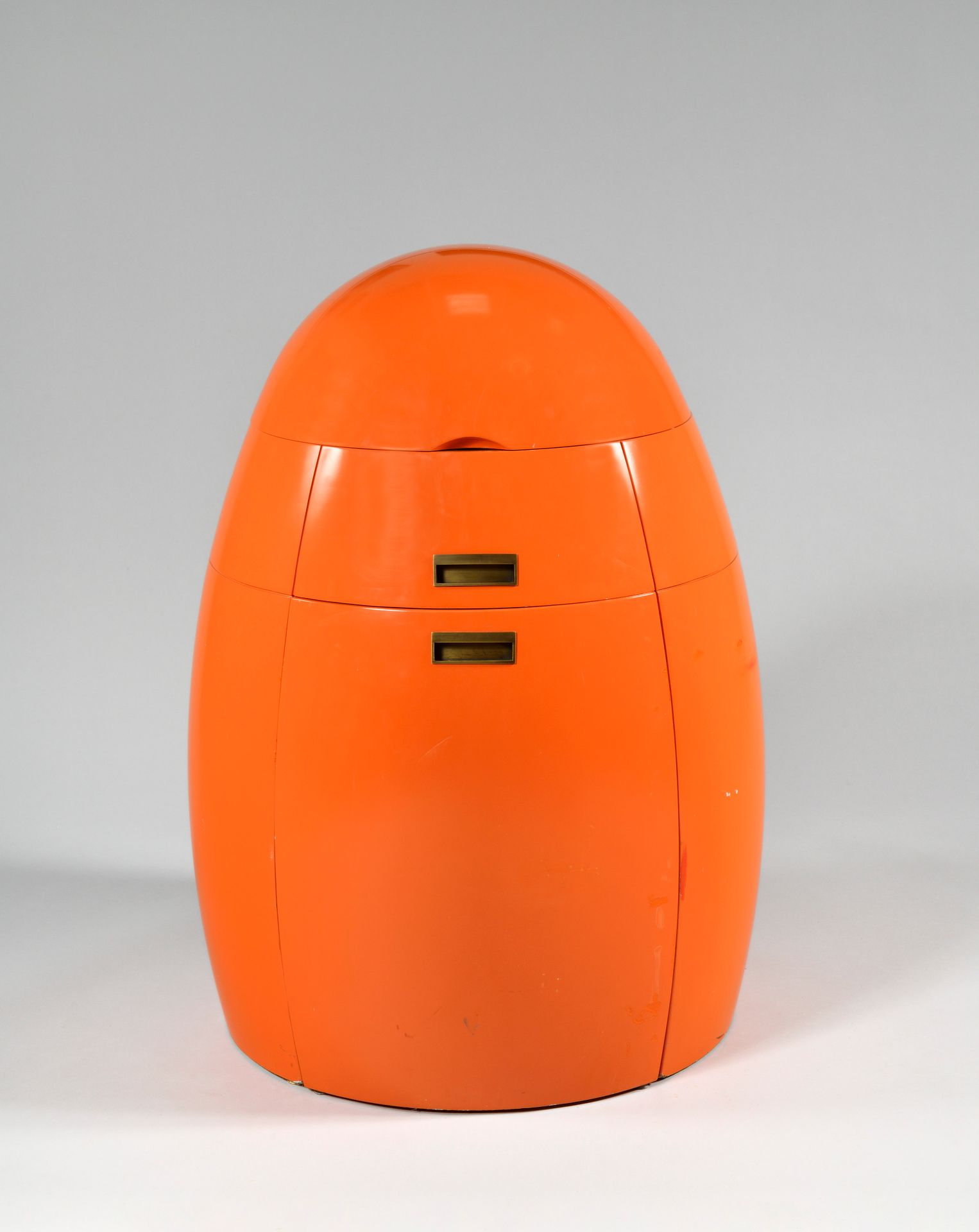 Null 
DECCA FURNITURES PARIS

Prototyp

Eiförmiger Schminktisch aus orangefarben&hellip;