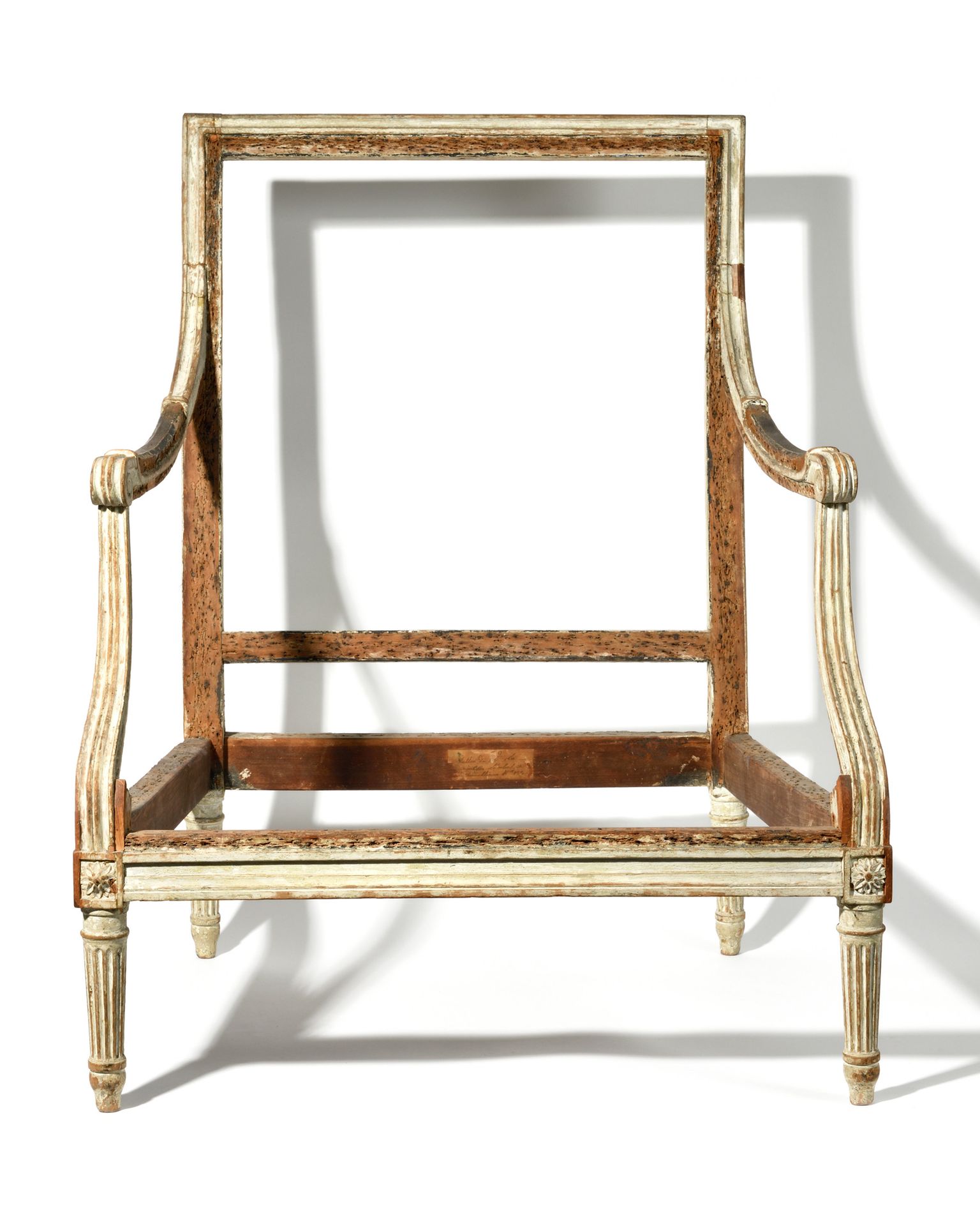 Null Gran sillón bajo "esquina de fuego", en madera moldeada y lacada en gris, e&hellip;