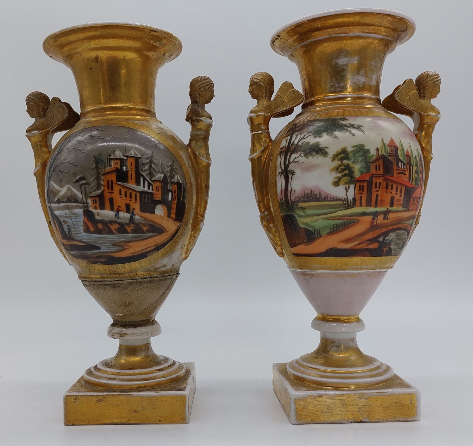Null PARIS

Paire de vases en porcelaine polychrome à décor émaillé d’un château&hellip;