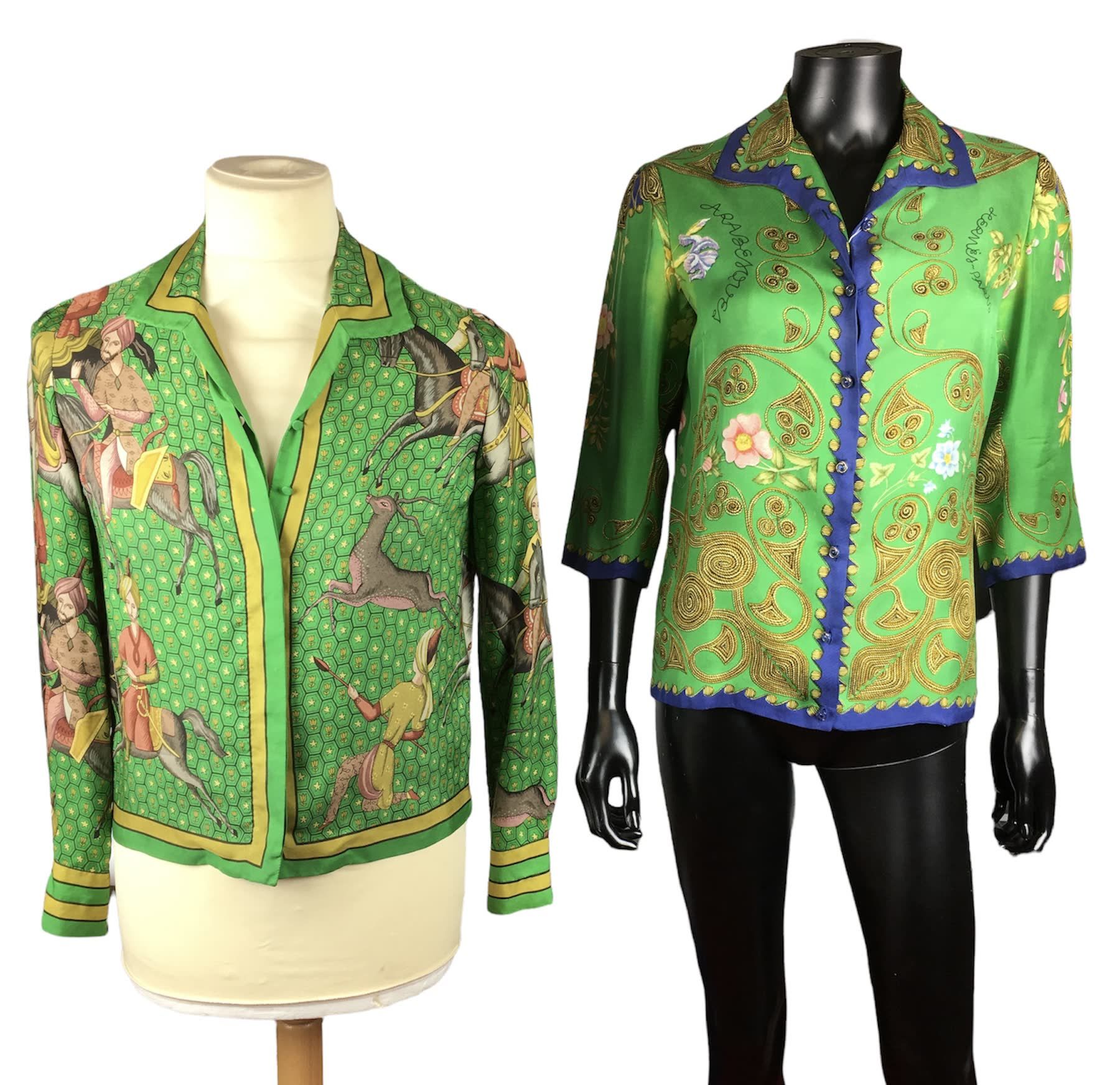 Null 巴黎爱马仕 两件绿色丝绸上衣，一件有伊斯法罕装饰，另一件有金线和花朵。 尺寸40和42 IT（尺寸36/38 FR）。 染色剂。
