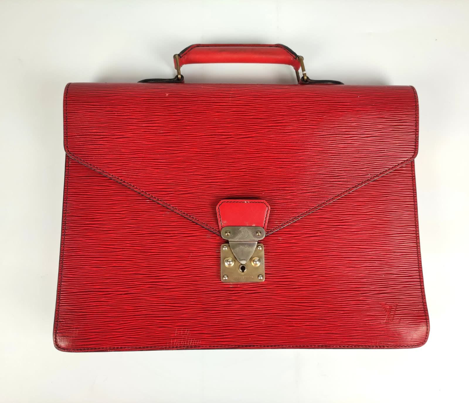 Null LOUIS VUITTON "Robusto" briefcase 38cm in red epi leather, metal lock on fl&hellip;