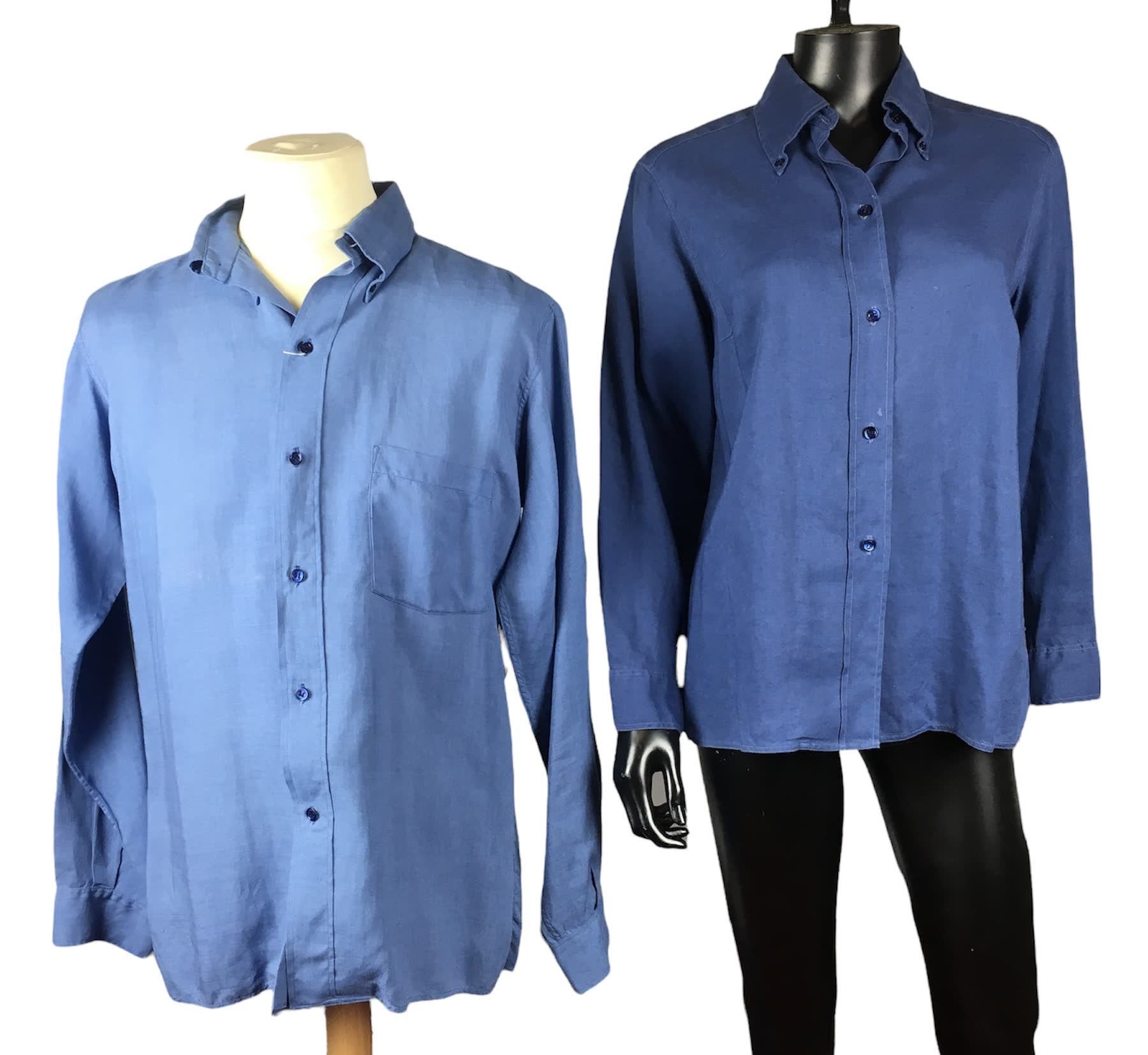 Null HERMES PARIS Deux chemises en lin bleu manches longues. Taille 38/40. Bon é&hellip;