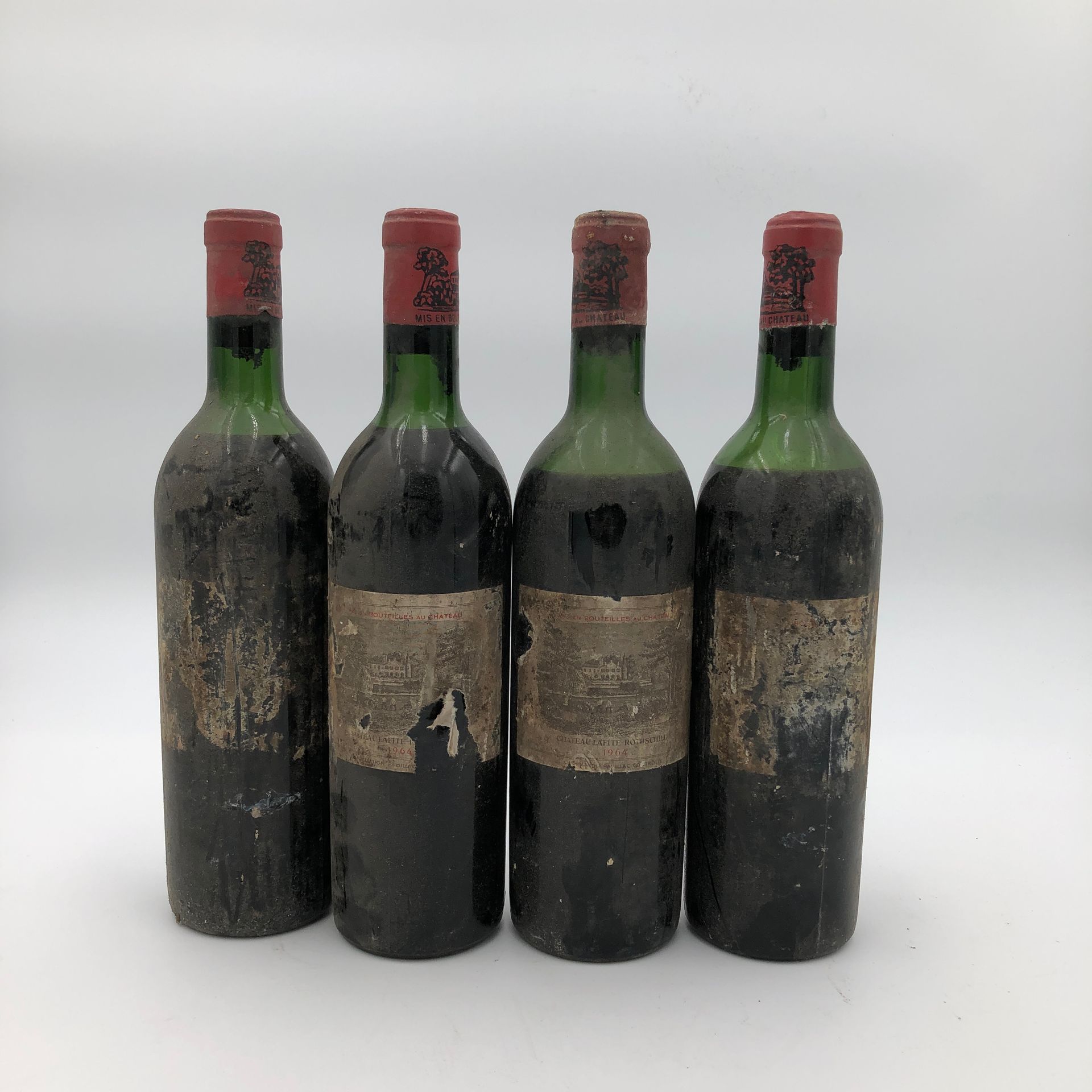 Null 4 bouteilles Château Lafite Rothschild (2 de 1964, 2 estimés 1964) 1er GCC &hellip;