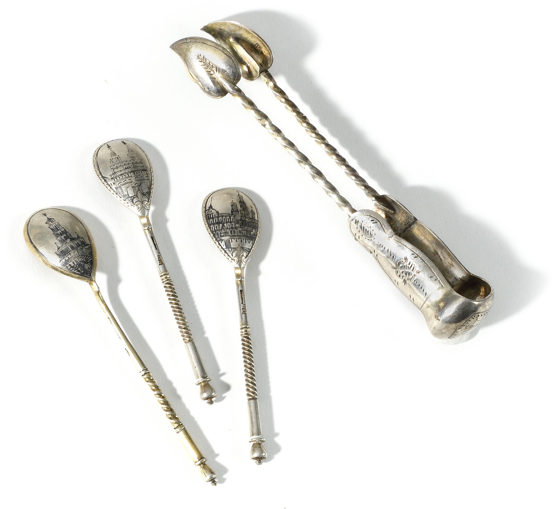 Null LOT: three coffee spoons with views of monuments and a sugar tong

Silver, &hellip;