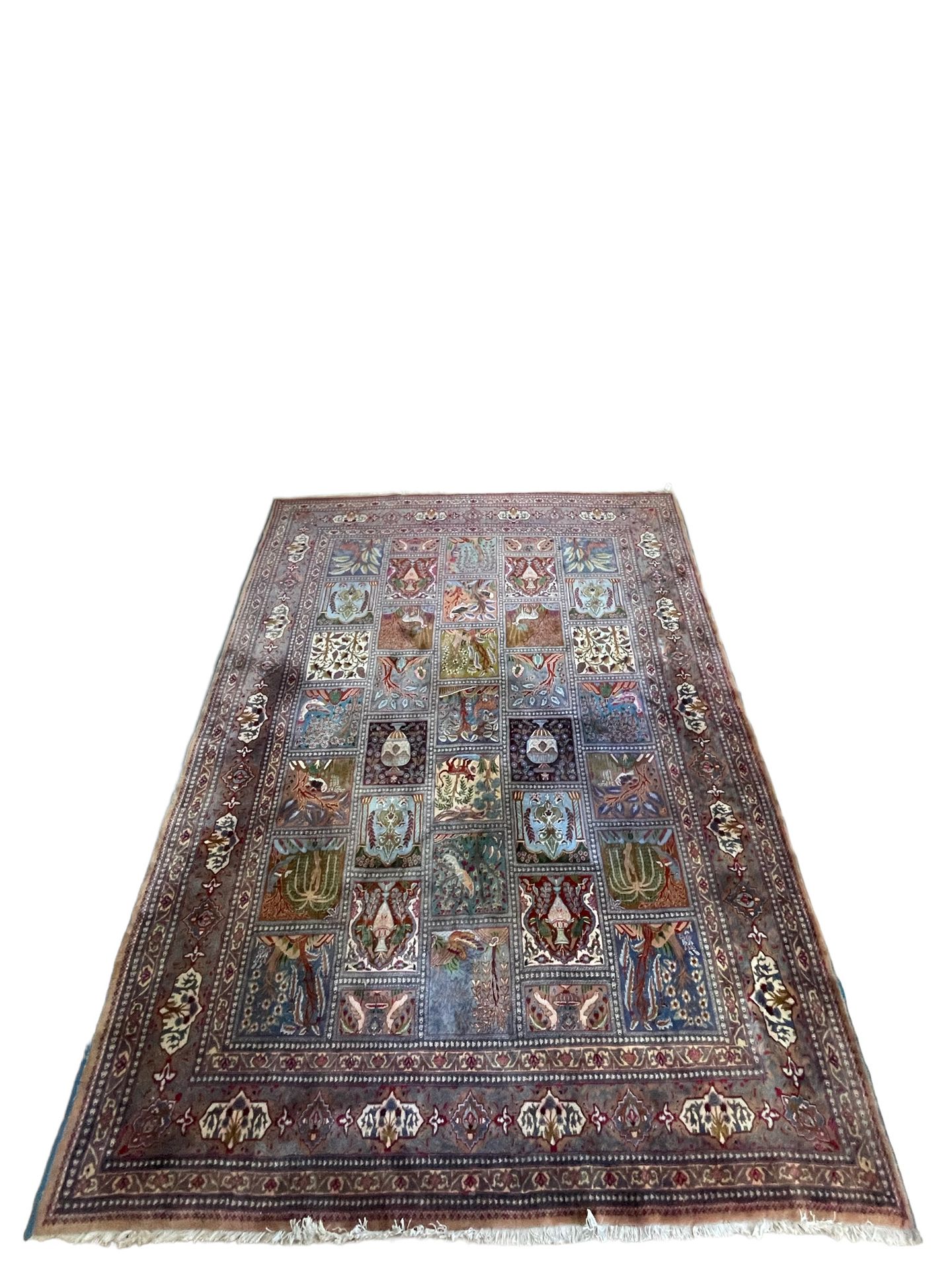 Null IRAN

Exceptionnel, important et original Kachmar 

Tapis de palais 

Velou&hellip;