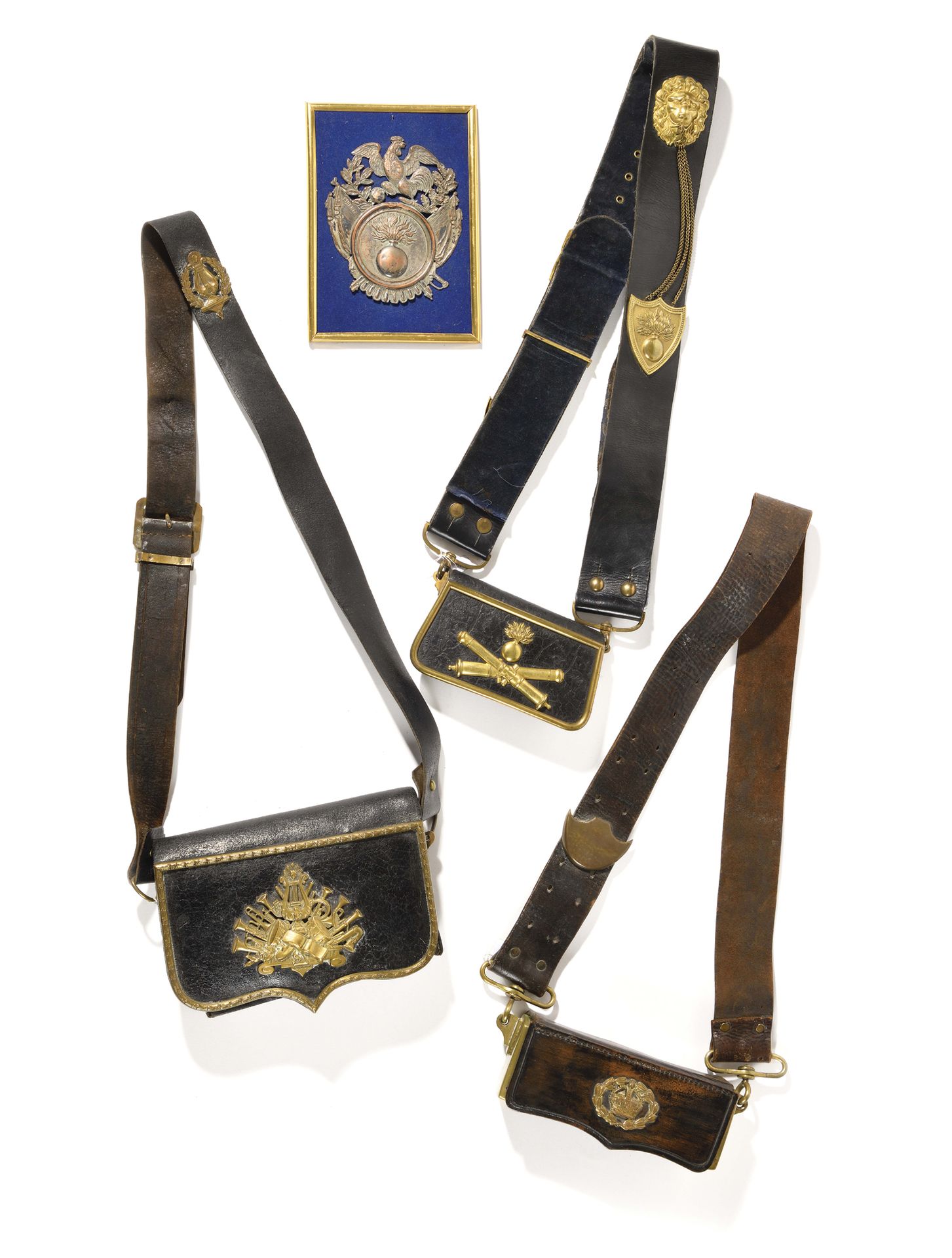 Null ENSEMBLE COMPRENANT :

- GIBERNE D’OFFICIER D’ARTILLERIE. 

Coffret en cuir&hellip;