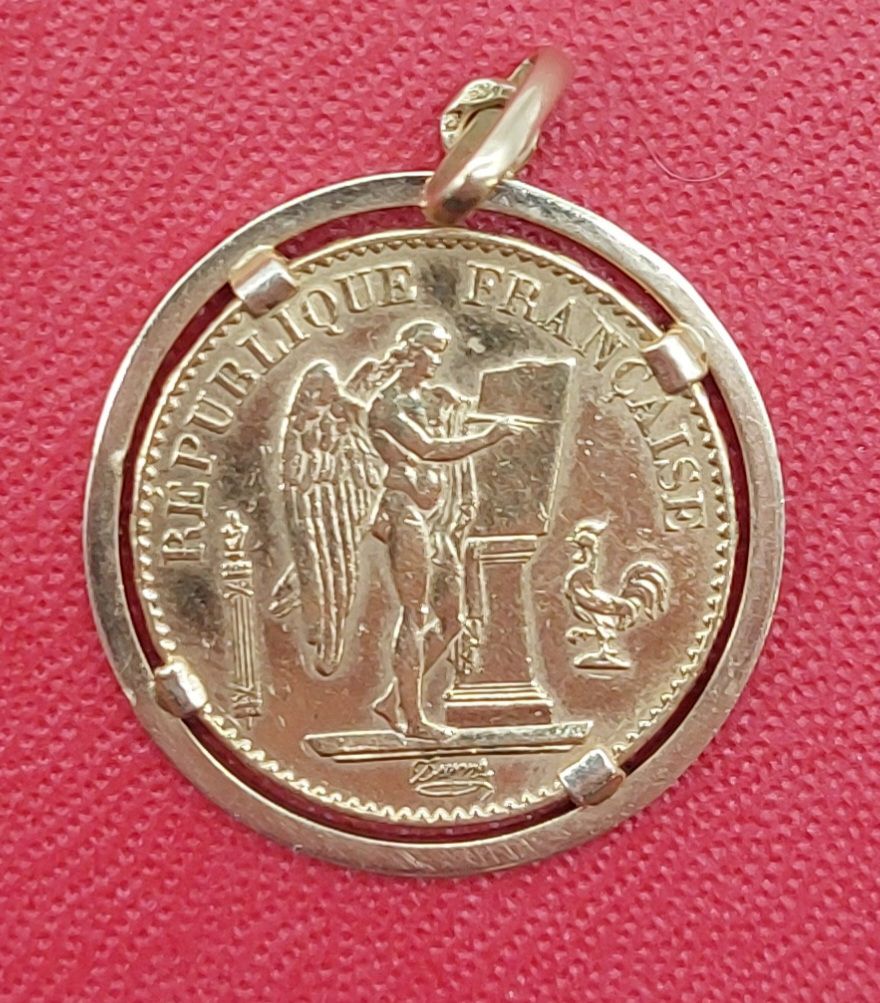 Null 1 PIECE de 20 francs or de 1878 monté en médaillon

PB : 9 gr