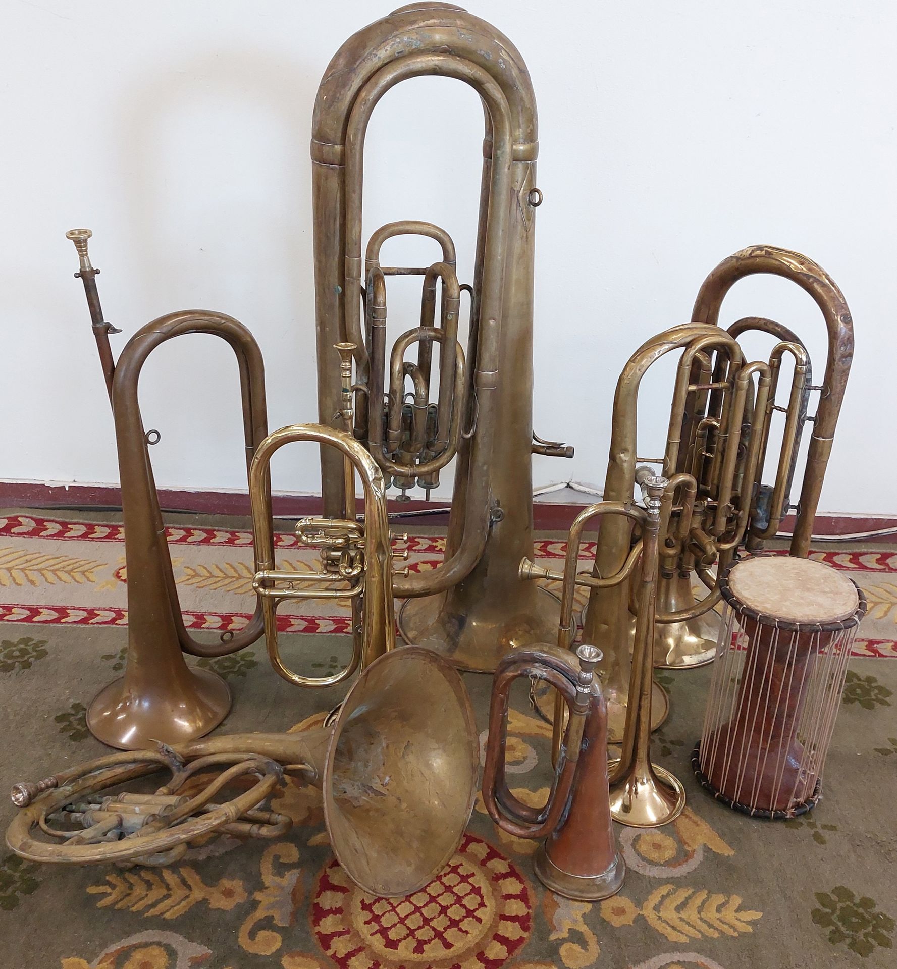 Null 音乐

一套铜管乐器（小号、大号、号筒和各种）。

其中一些已被修复