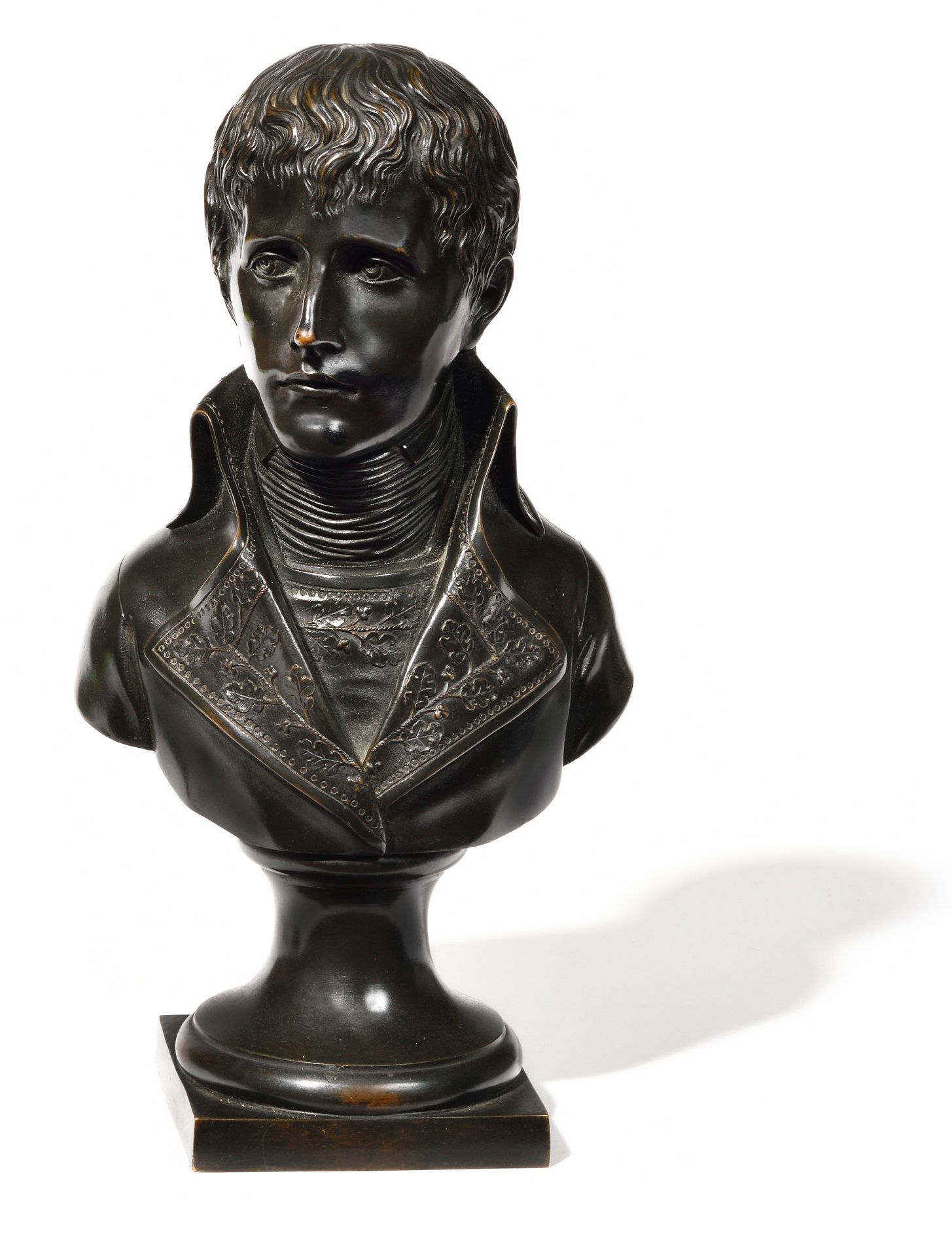 Null BOIZOT, D’APRES. 

« Bonaparte Ier Consul » 

Buste en bronze patiné sur pi&hellip;