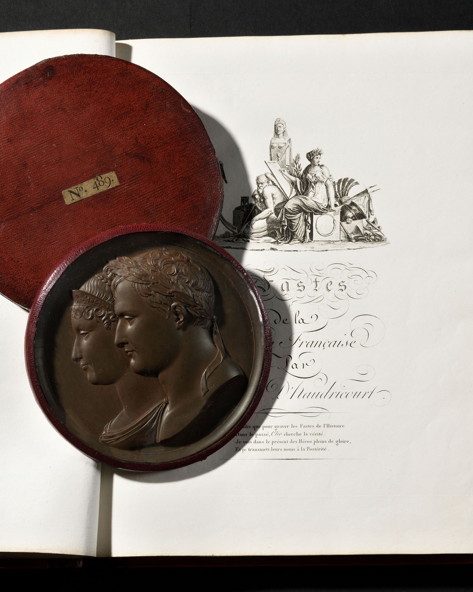 Null MEDAILLON

en bronze à patine médaille representant l’empereur Napoléon Ier&hellip;