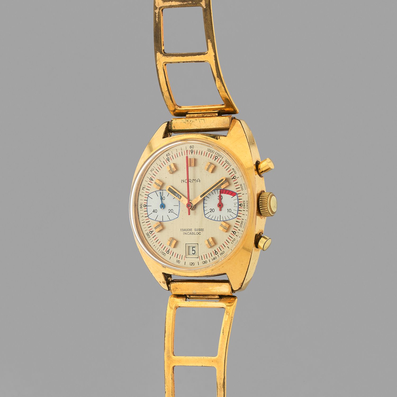 Null NORMA
Chronograph.
Circa: 1975.
Gold-plated men's chronograph on a gold-pla&hellip;