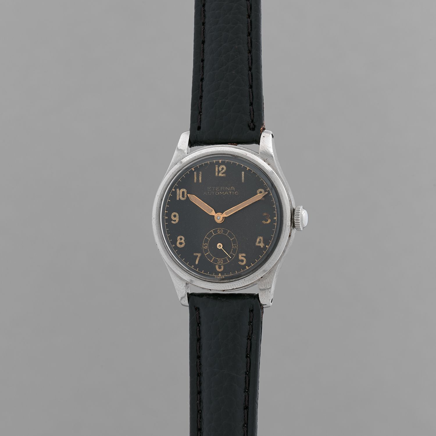 Null Ертаннова
军事类型。
约1940年。
钢制腕表。圆形的箱子。黑色表盘上绘有阿拉伯数字，秒针位于6点钟方向。机械机芯，自动上链。表盘、表壳和机&hellip;