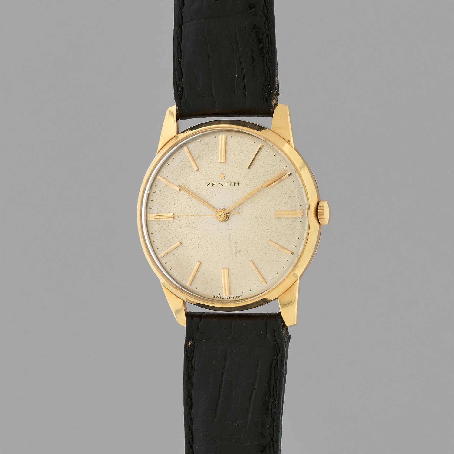 Null ZENITH
Circa: 1970.
City watch in yellow gold 750/1000. Round case, smooth &hellip;