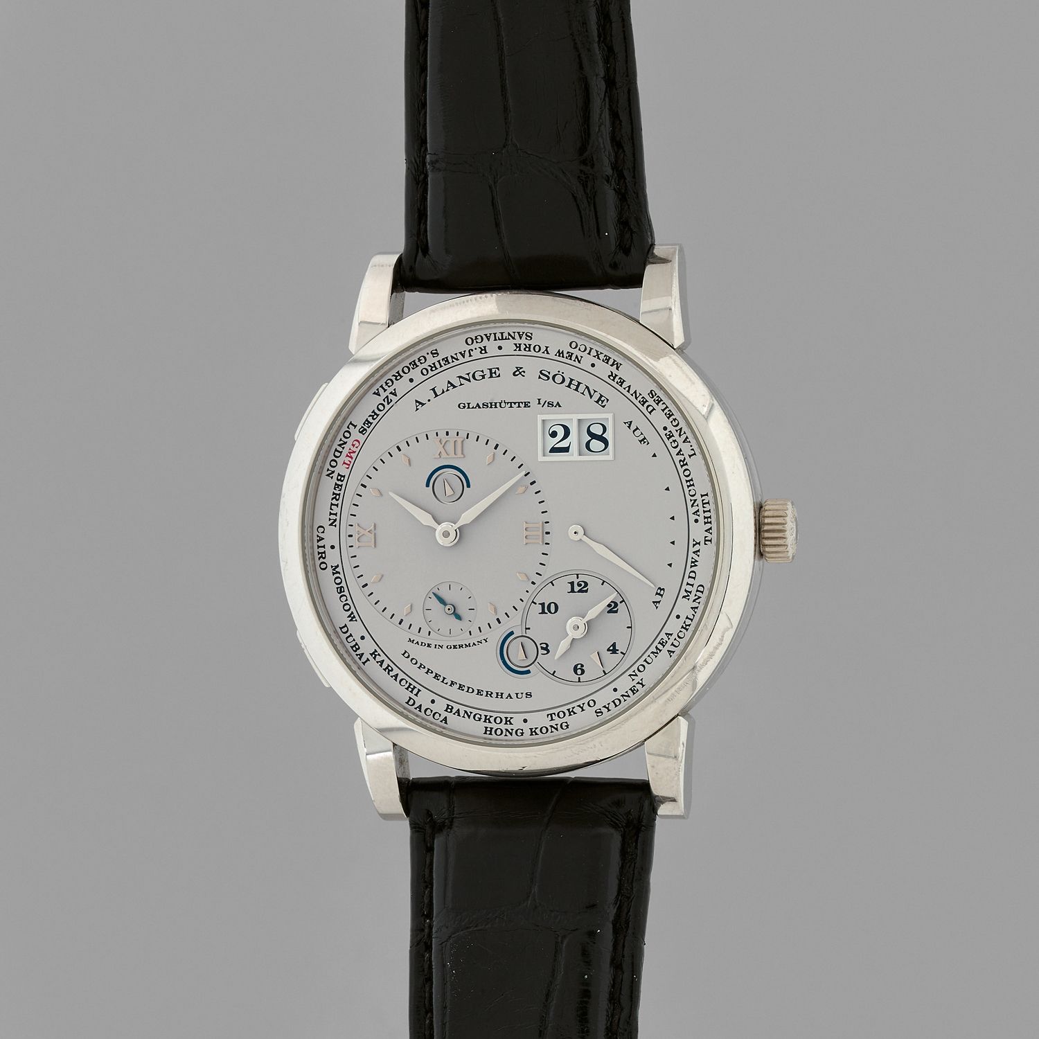 Null LANGE & SÖHNE
Lange 1 time zone. 
About 2010.
Bracelet watch in platinum 95&hellip;