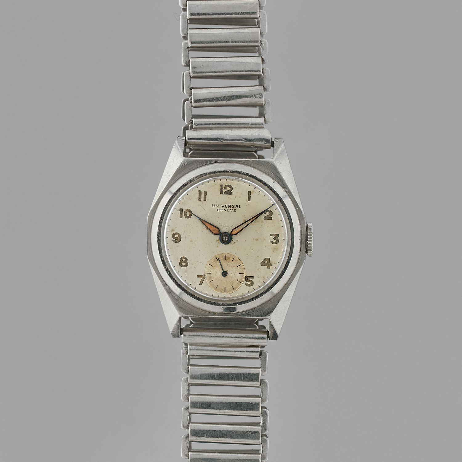 Null UNIVERSAL GENEVA
Ref: 21011.
Circa: 1940.
Steel wristwatch, tonneau case. S&hellip;
