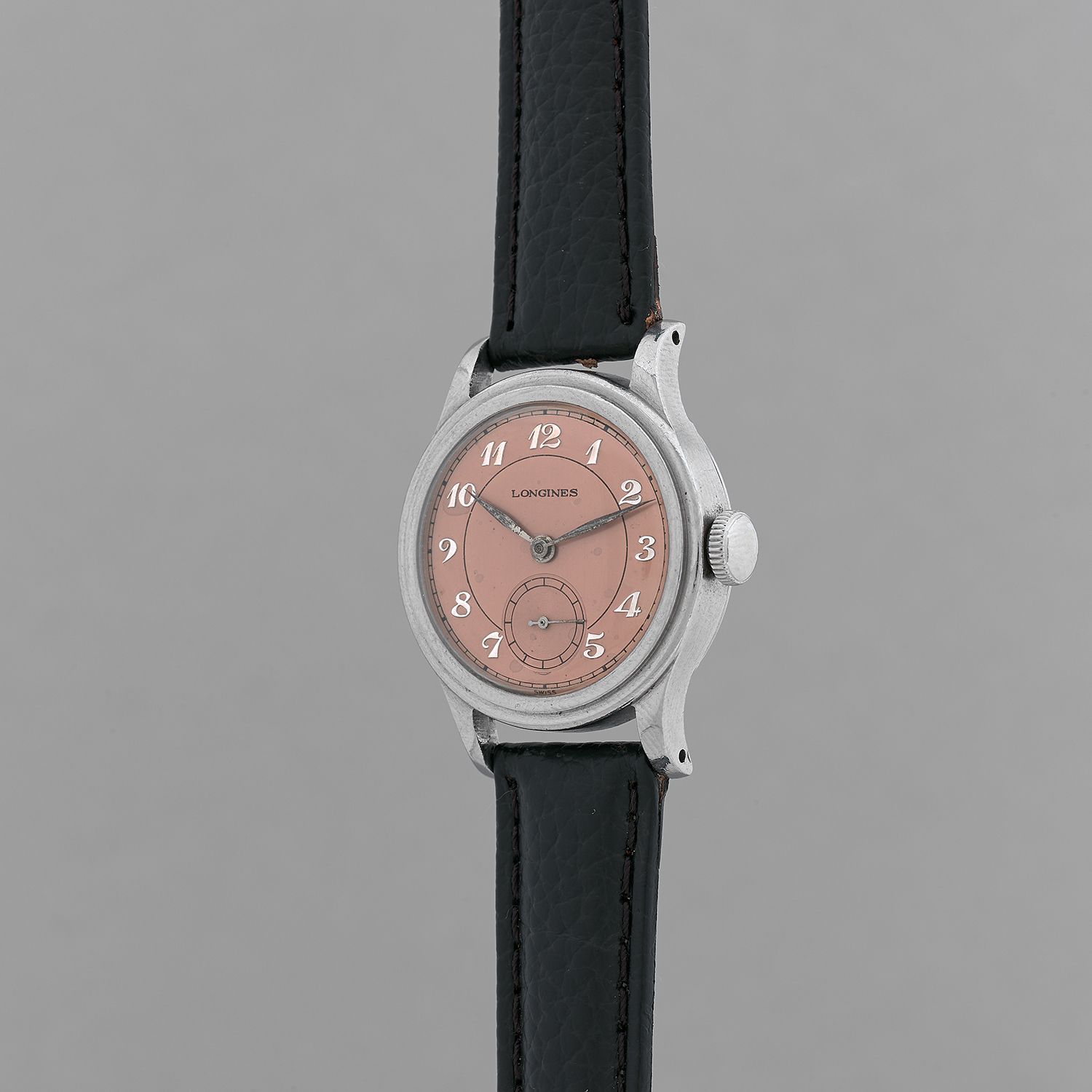 Null LONGINES
Ref : 22197.
Circa: 1943.
Steel watch. Restored salmon dial, appli&hellip;