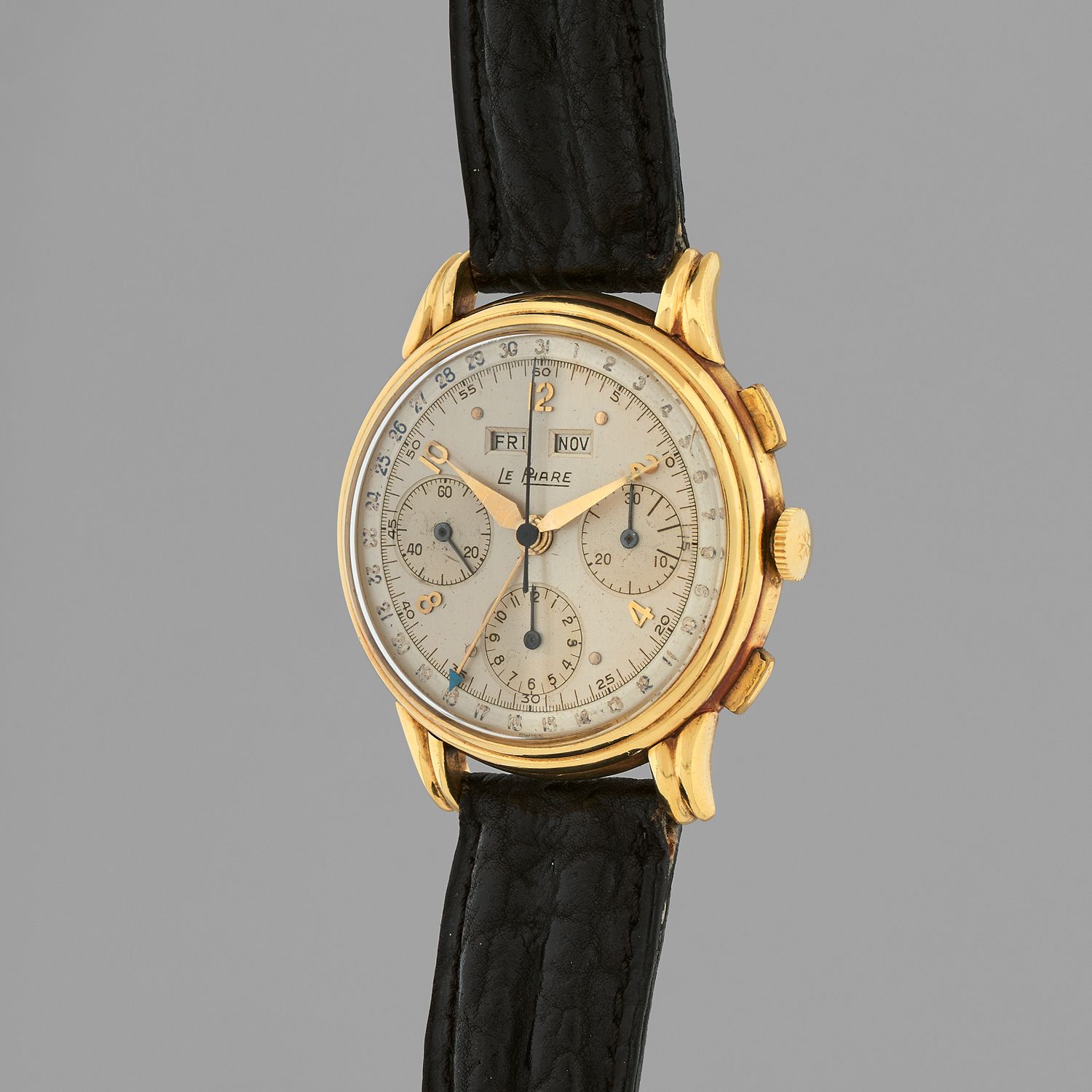 Null LE PHARE
Triple date chronograph.
Circa: 1950.
Case in yellow gold 750/1000&hellip;