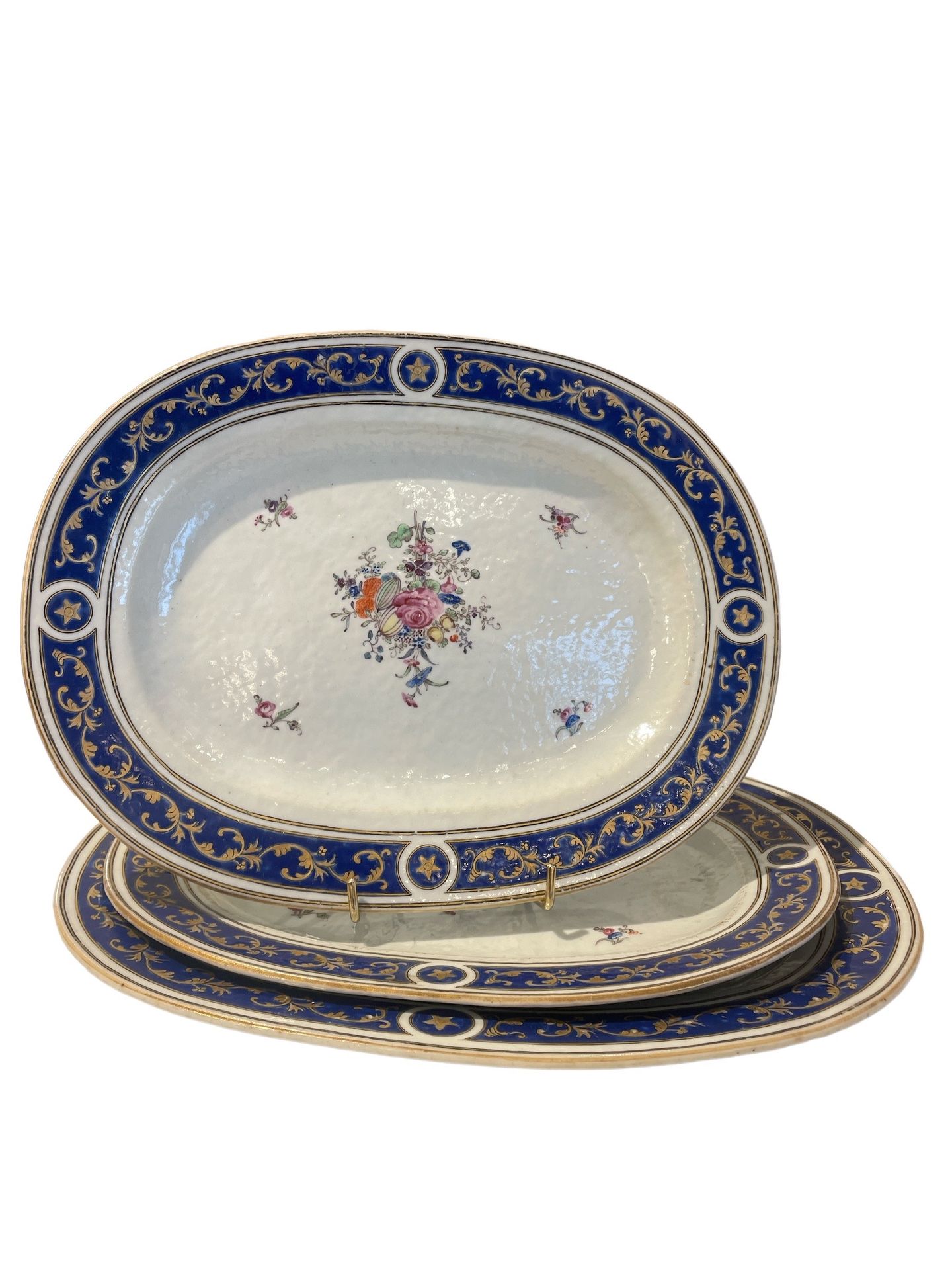 Null COMPAGNIE DES INDES 
Trois petits plats ovales en porcelaine à décor de bou&hellip;