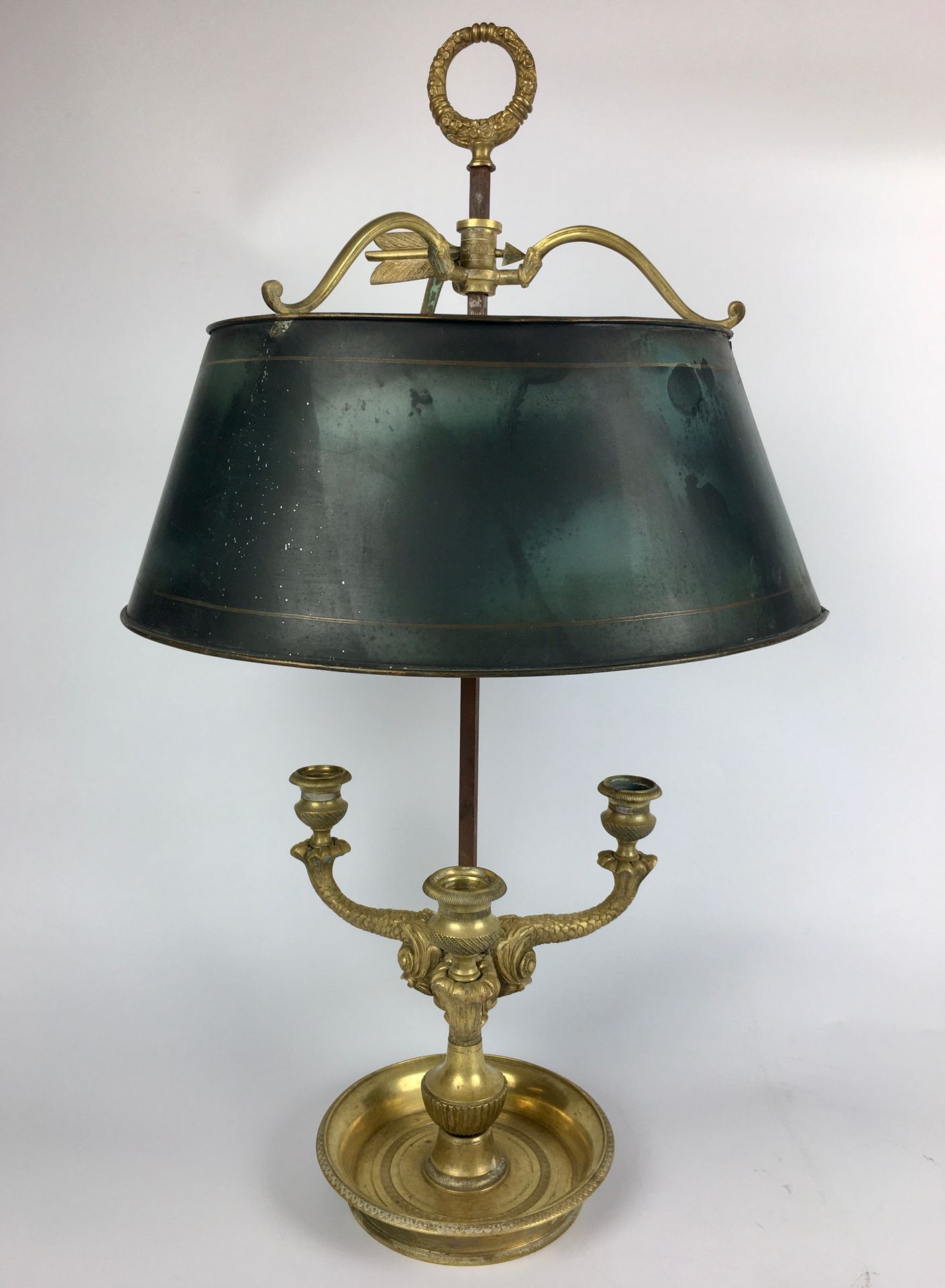 Null LAMPE BOUILLOTTE en bronze doré et ciselé à trois bras de lumière mouvement&hellip;