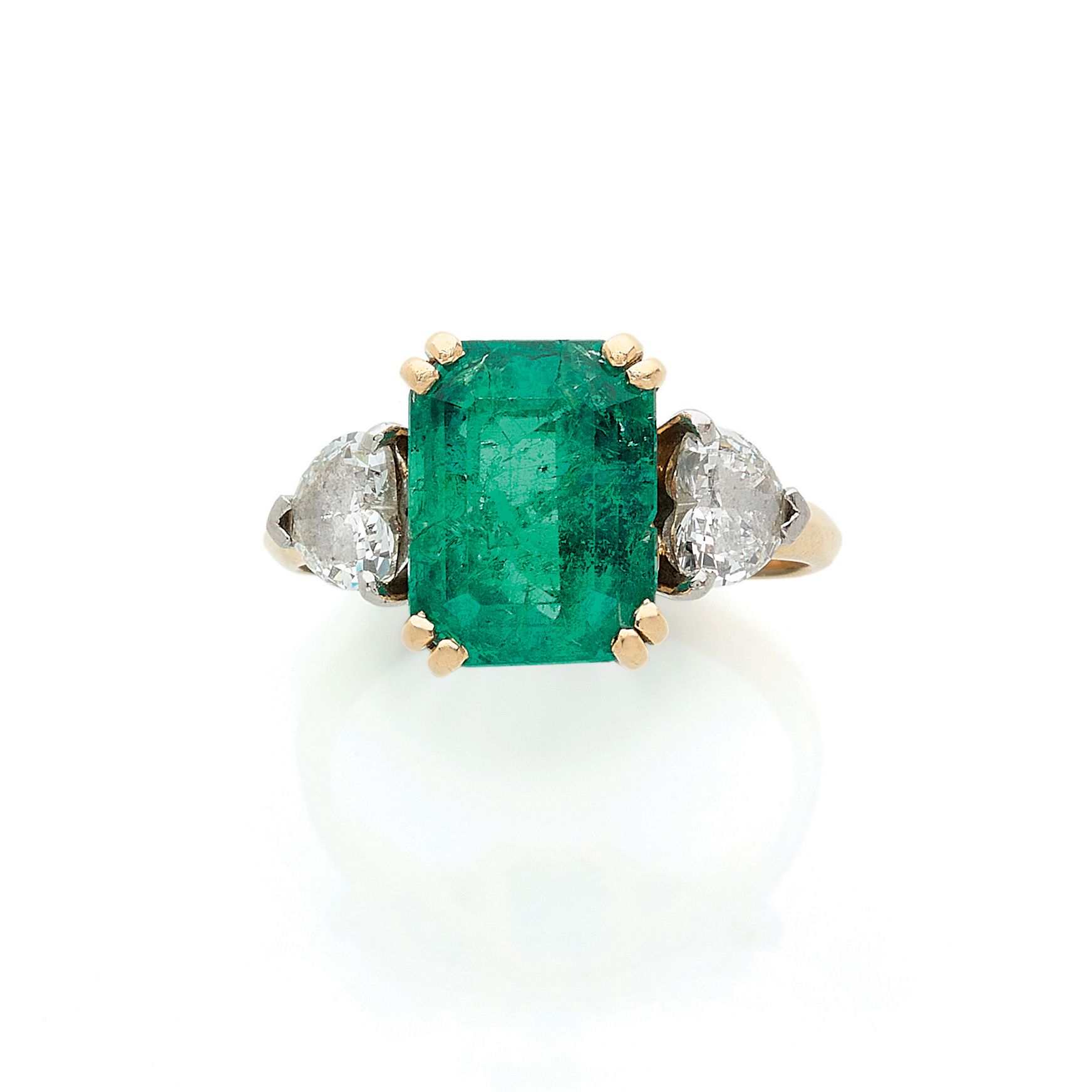 Null RING 

holding an emerald of about 3 carats with cut sides, shouldered by t&hellip;
