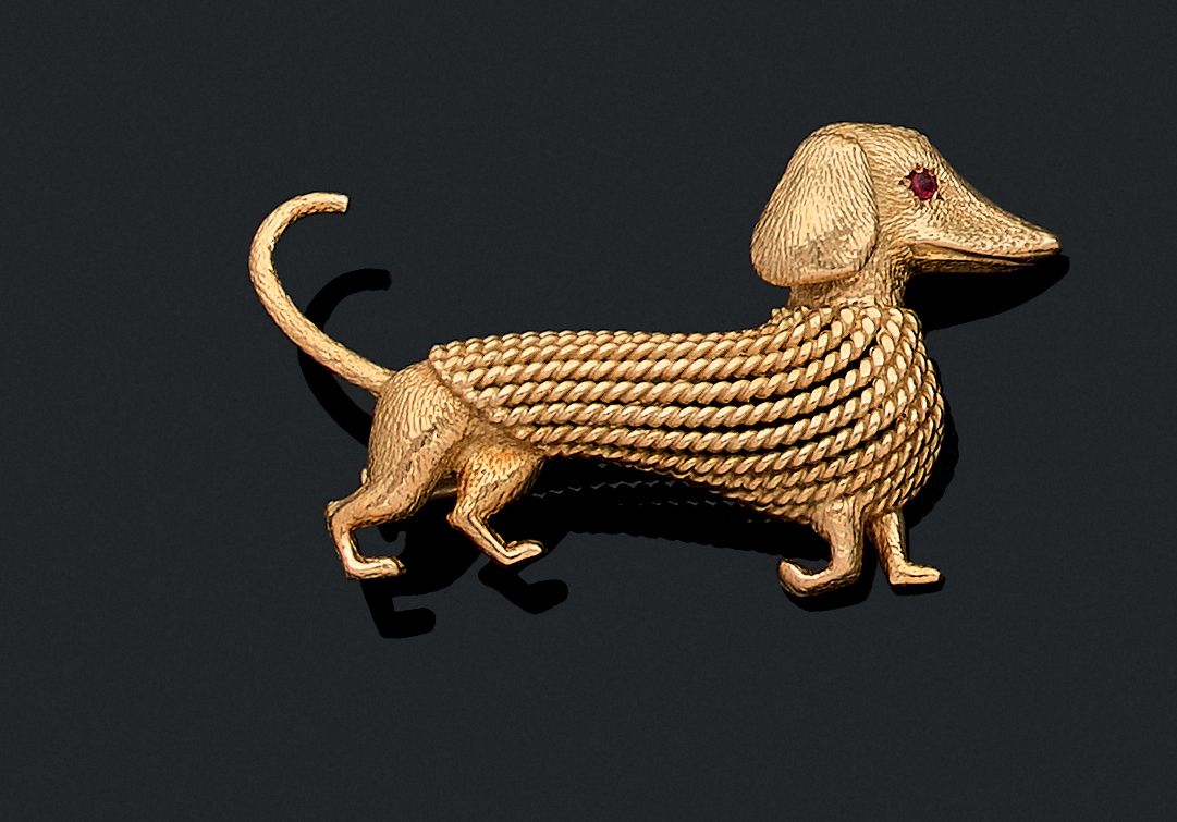 Null BROCHE 

holding a stylized dachshund with a ruby for its eye. Mounting in &hellip;