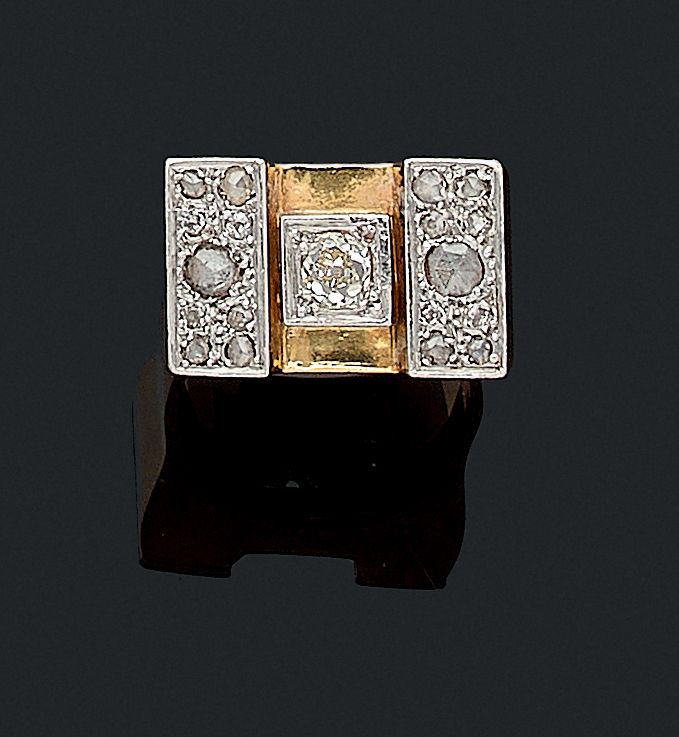 Null 1940S

罐环 

手持一颗老式切割钻石，上面镶嵌着老式切割和玫瑰切割钻石。镶嵌在铂金和黄金中。 

TDD：55（按球调整）。

毛重：12.1&hellip;