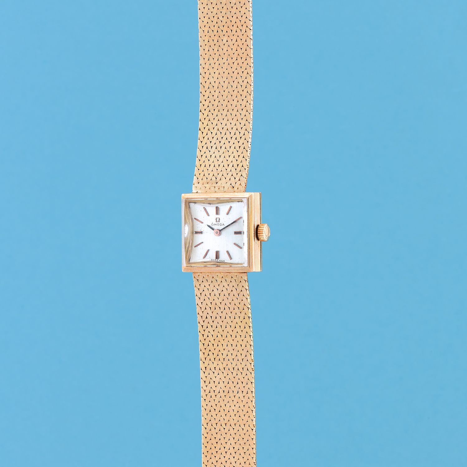 Null OMEGA 
Circa: 1960. 
Lady's watch in yellow gold 750/1000. Square case. Gol&hellip;