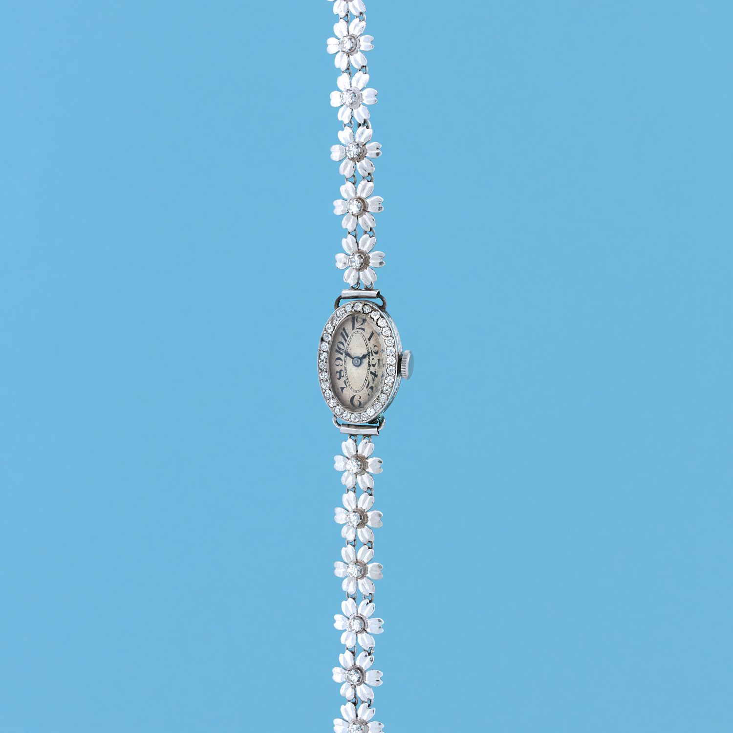 Null ART DECO WATCH
Circa: 1930.
Art deco bracelet watch in platinum. Oval case &hellip;