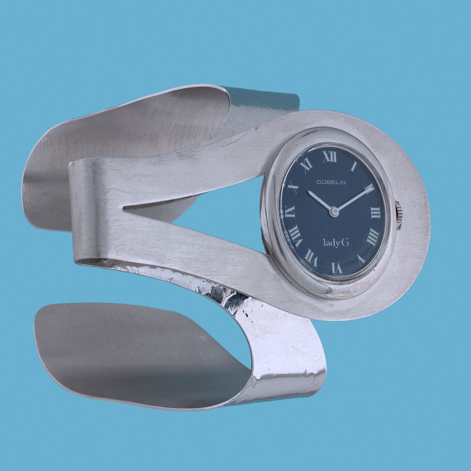 Null GÜBELIN
Lady G.
Circa: 1970.
Reloj de pulsera asimétrico en plata (950).
Ca&hellip;